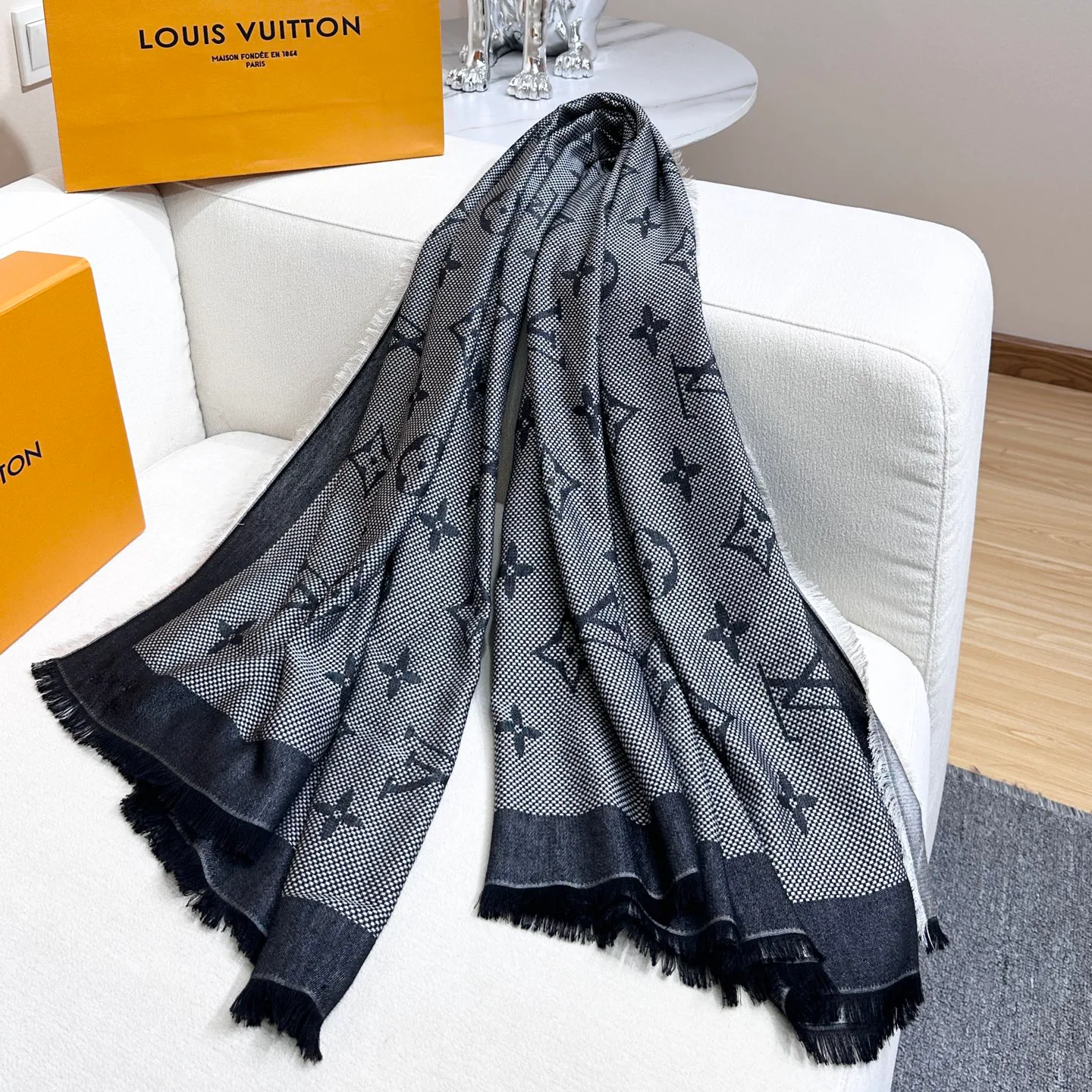 Шарфы Louis Vuitton 18627210