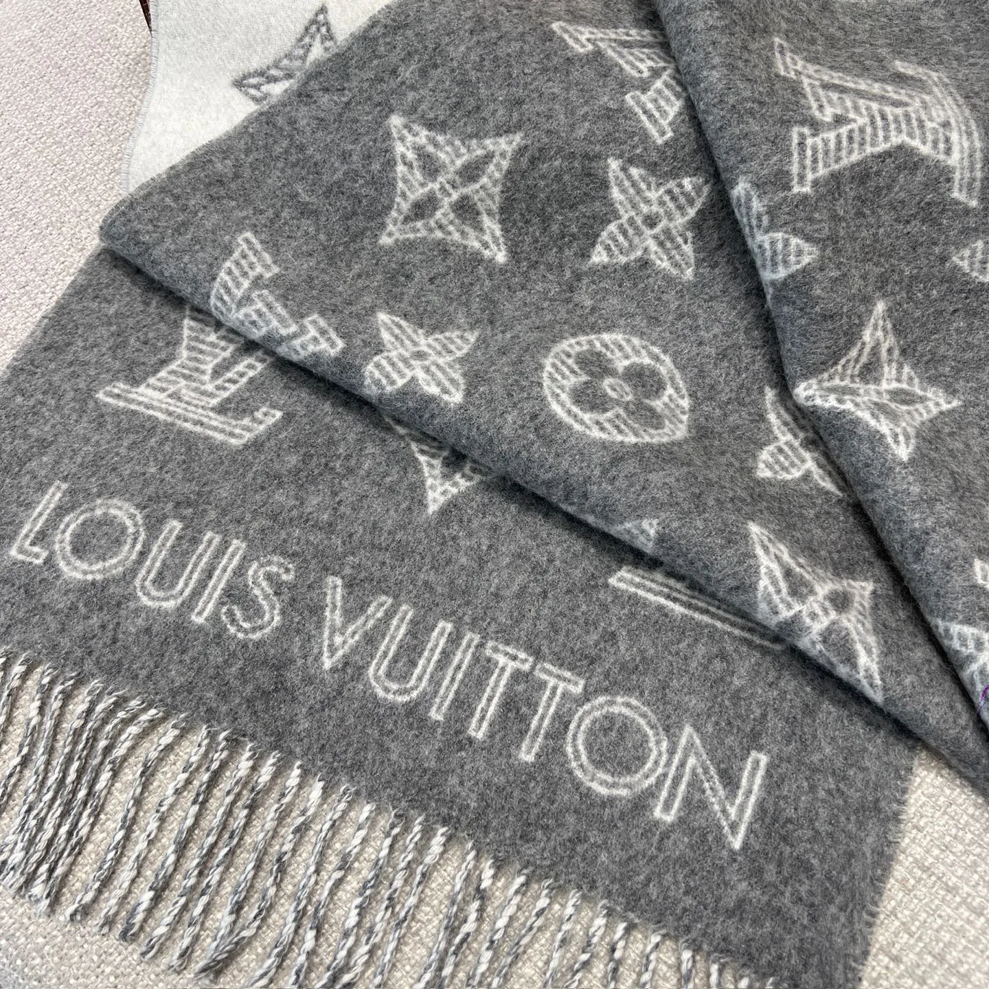 Шарфы Louis Vuitton 17323806