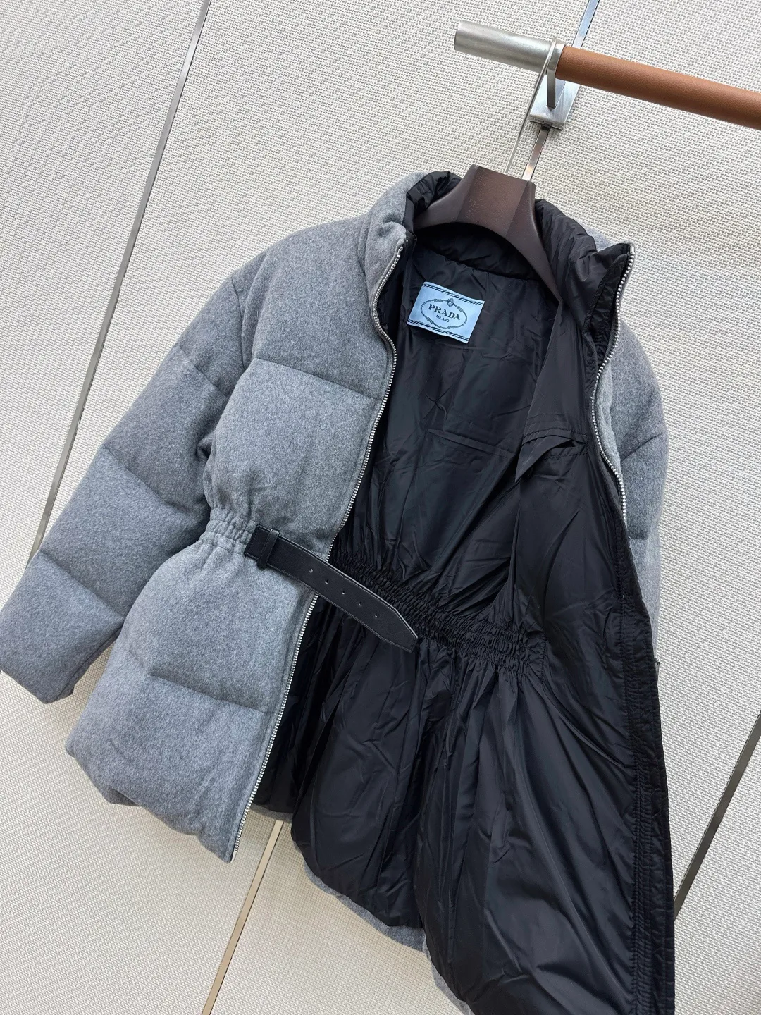 Куртки И Пуховики Женские Prada 18629386