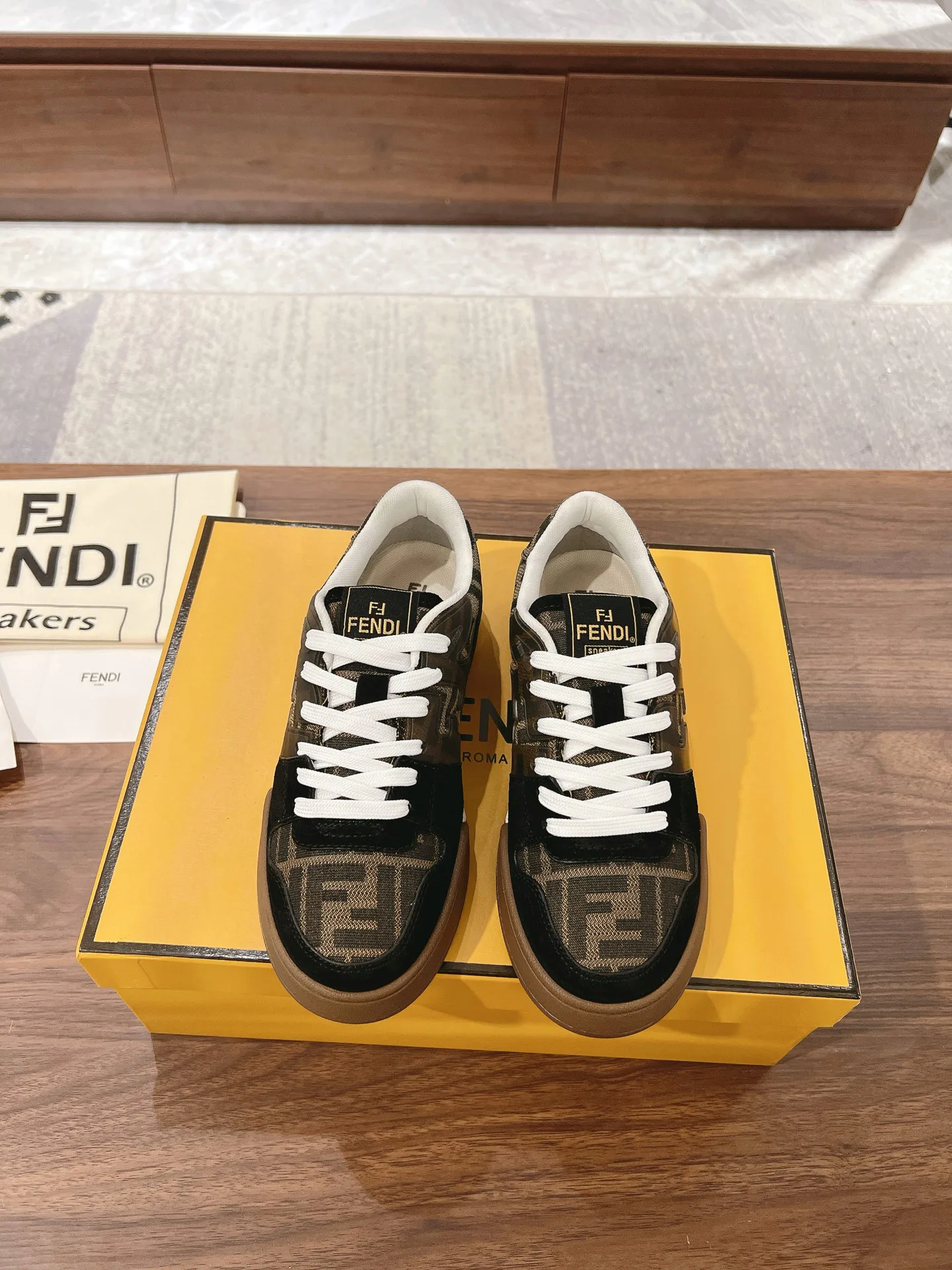 Кроссовки Женские Fendi 18219605