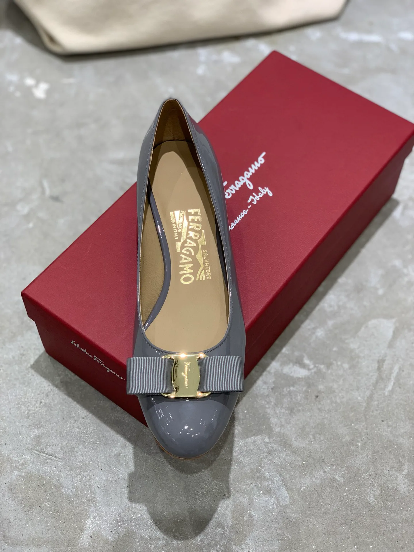 Балетки Женские Salvatore Ferragamo 18340672