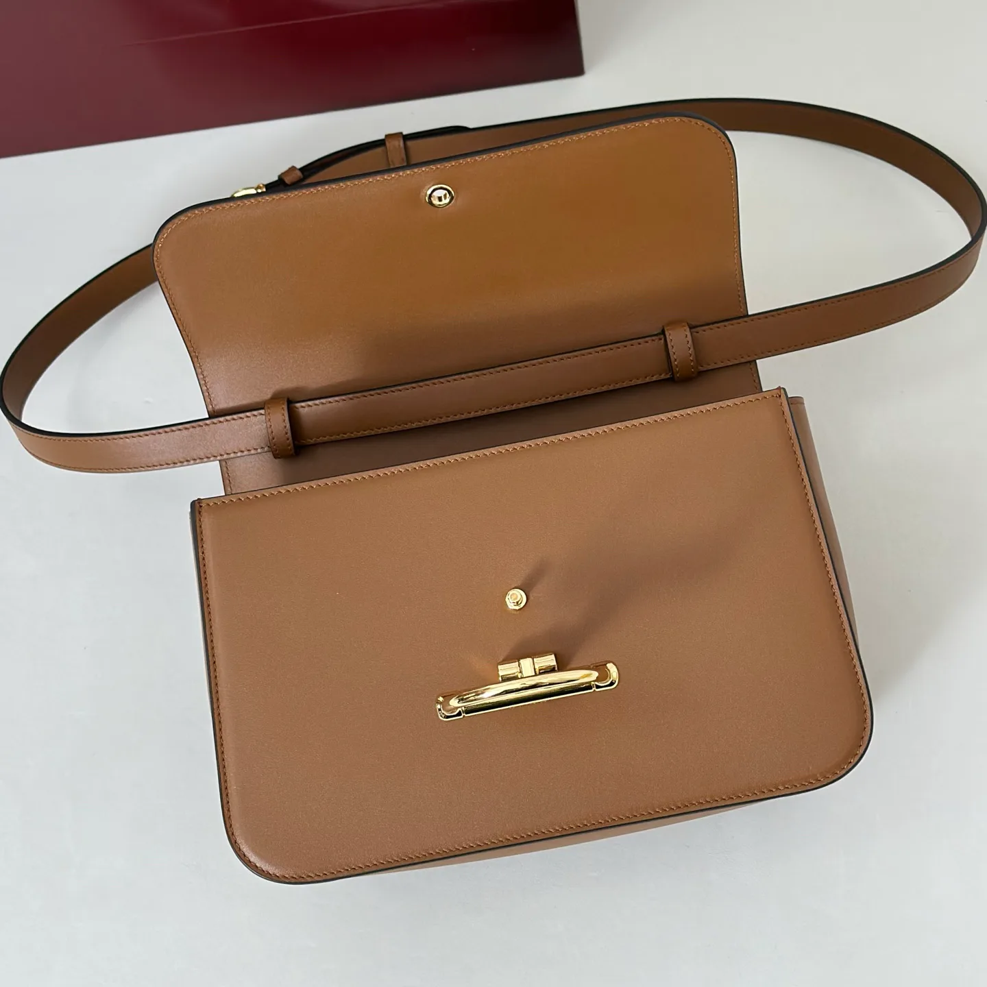 Сумки На Ремне Женские Salvatore Ferragamo 1033746
