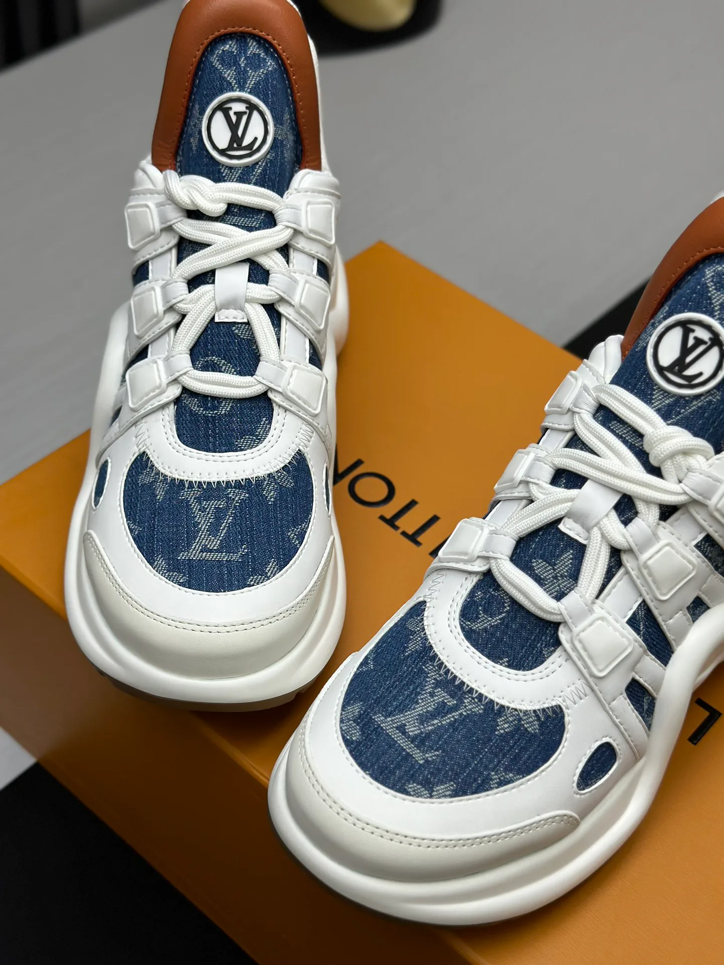 Кроссовки Женские Louis Vuitton 18212002