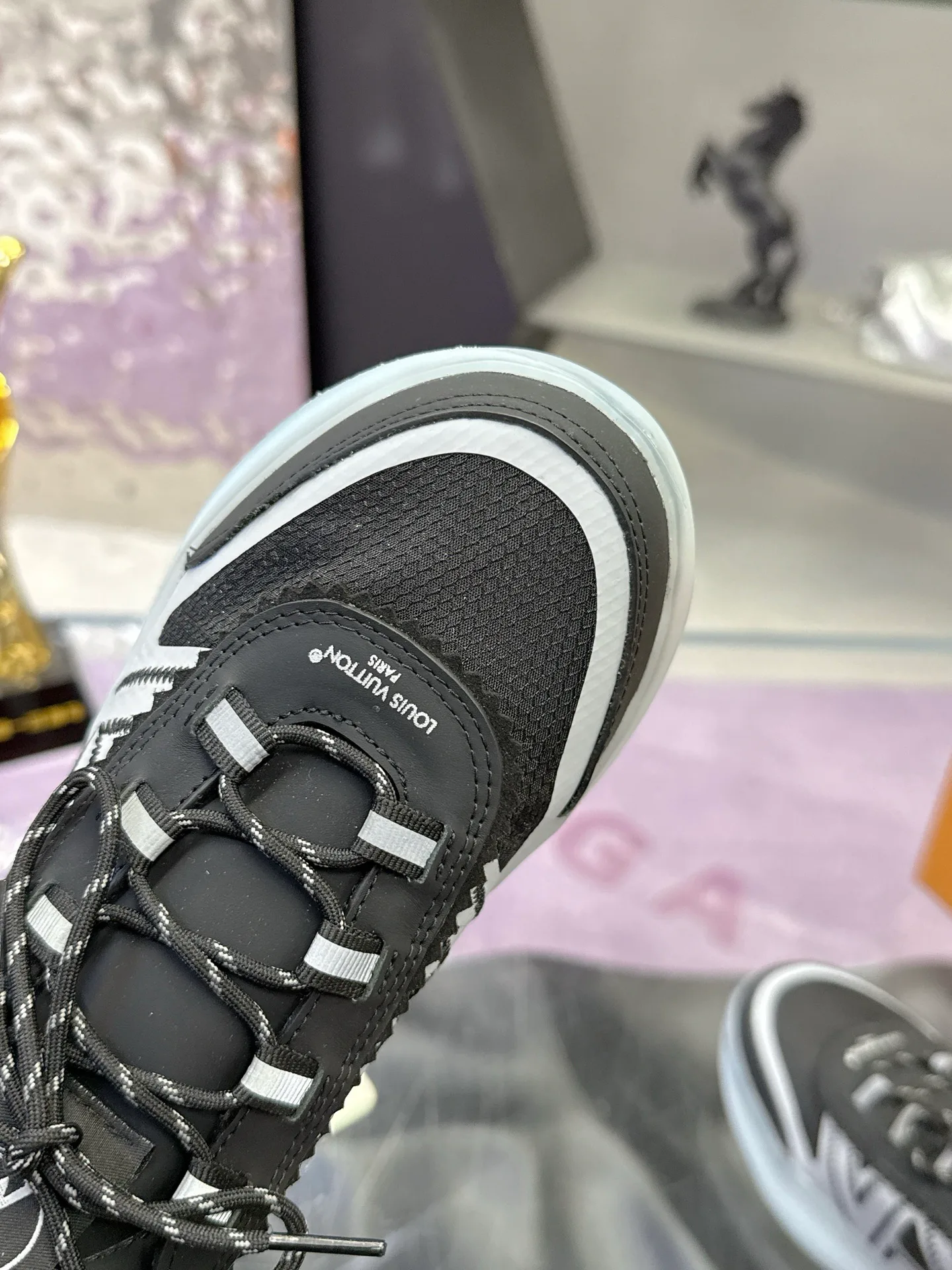 Кроссовки Женские Louis Vuitton 17368528