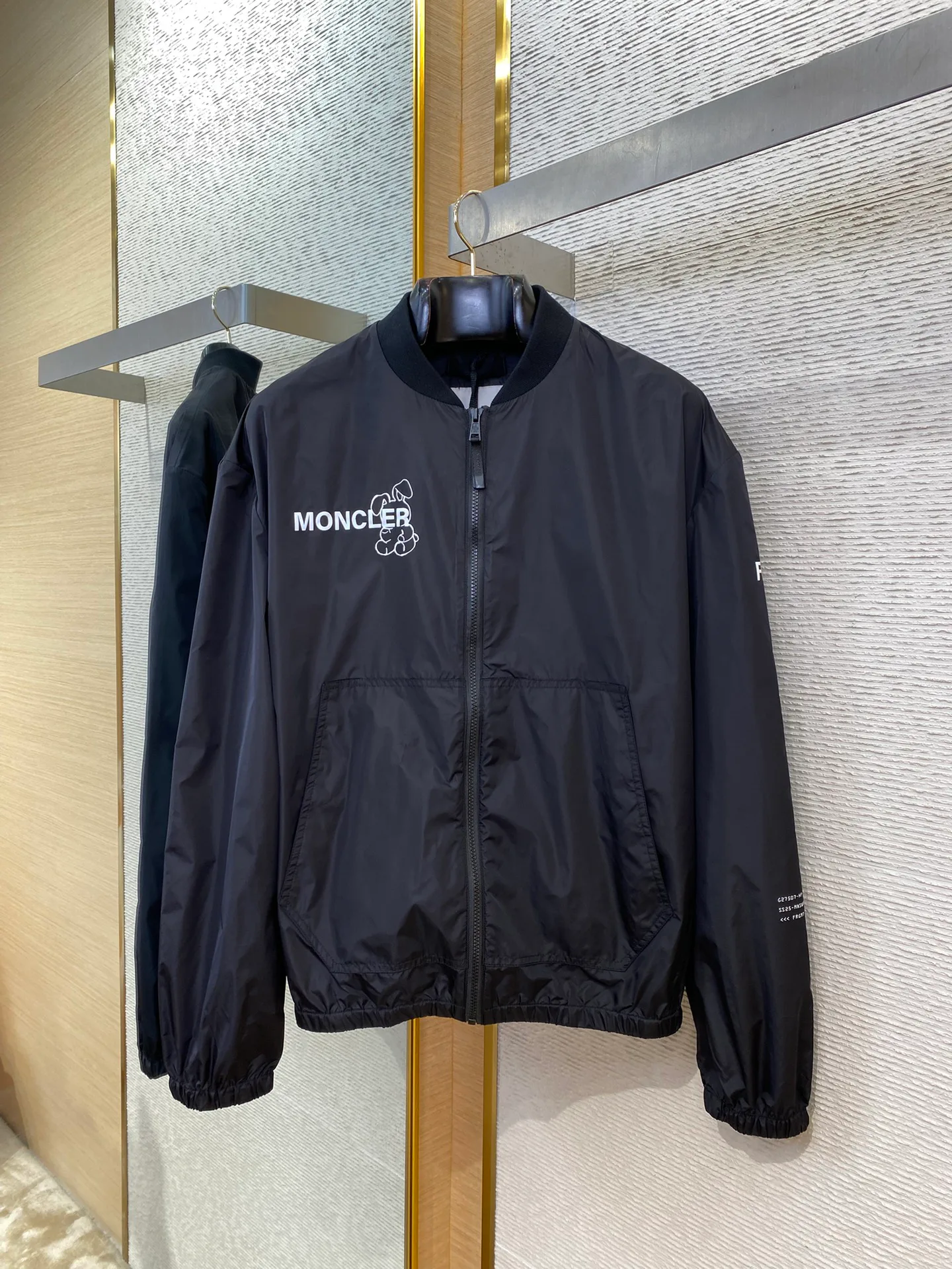 Куртки И Пуховики Мужские Moncler 658757