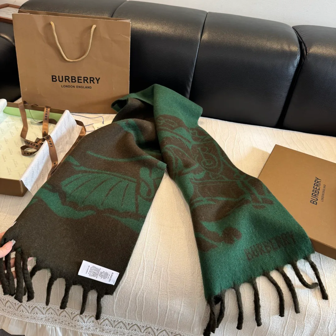 Шарфы Burberry 18449896