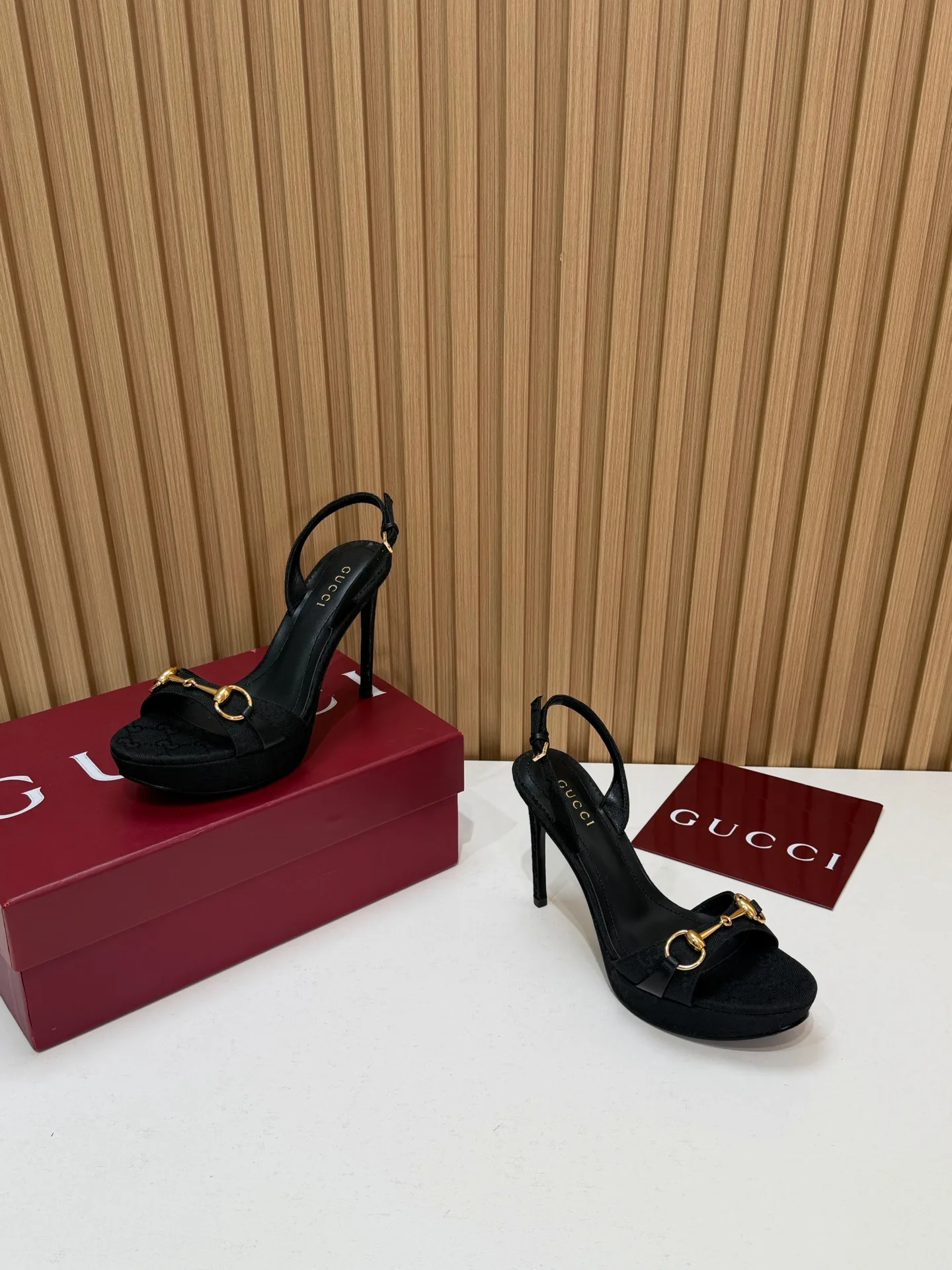 Босоножки Женские Gucci 18396268