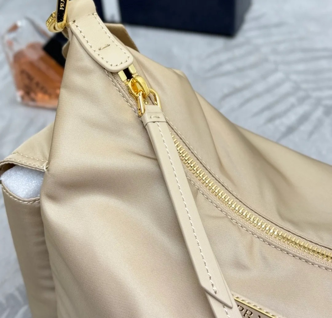 Сумки На Ремне Женские Prada 12583846