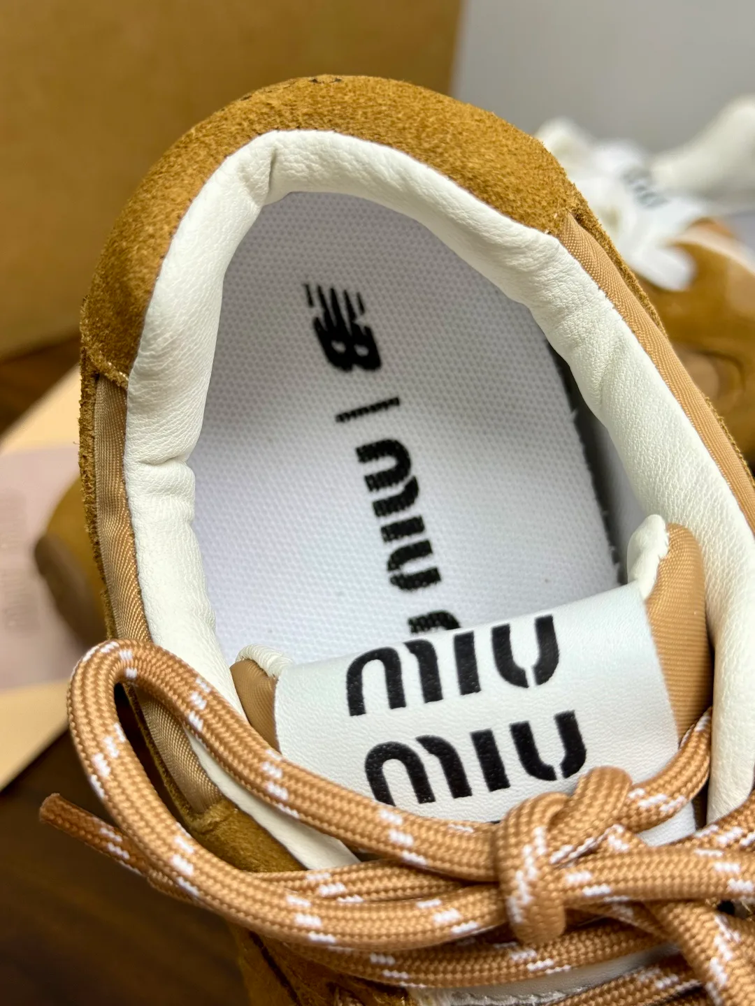 Кроссовки Женские Miu Miu 18961436