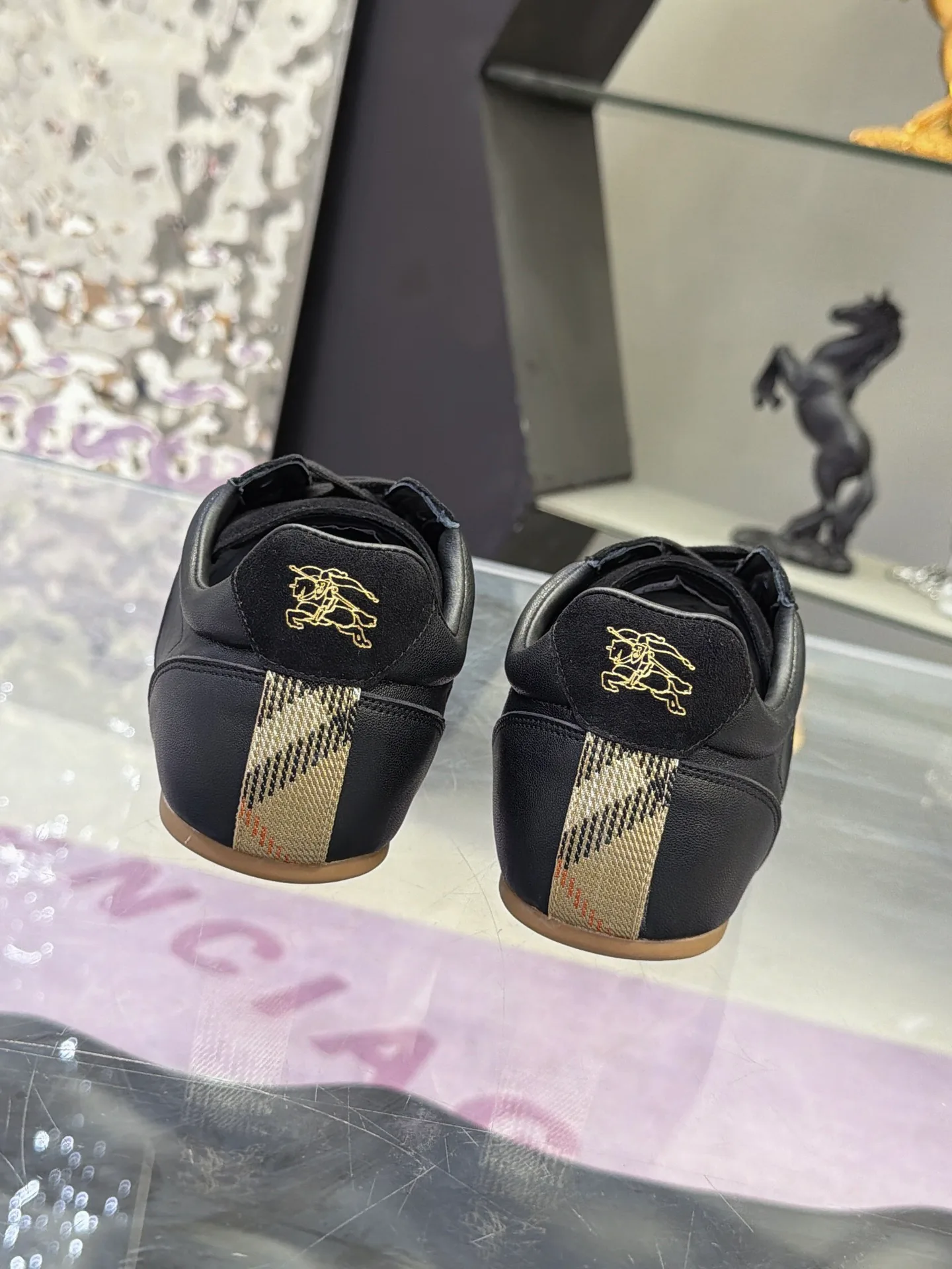 Кроссовки Женские Burberry 18025572