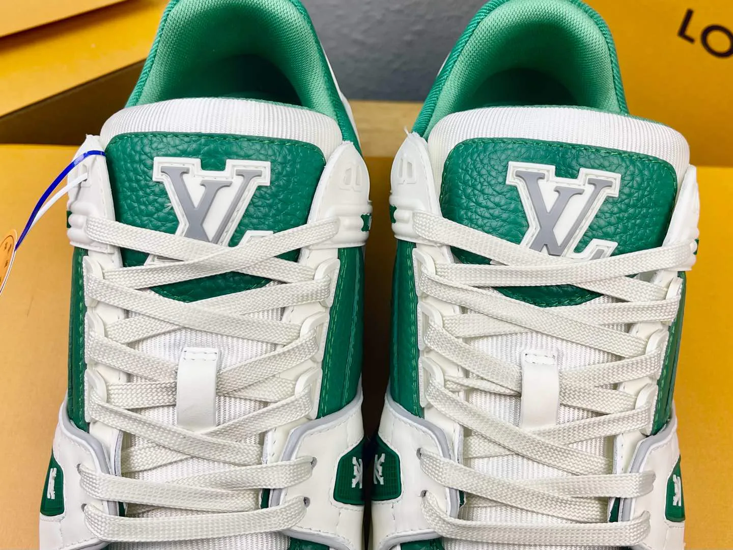 Кроссовки Женские Louis Vuitton 2679347