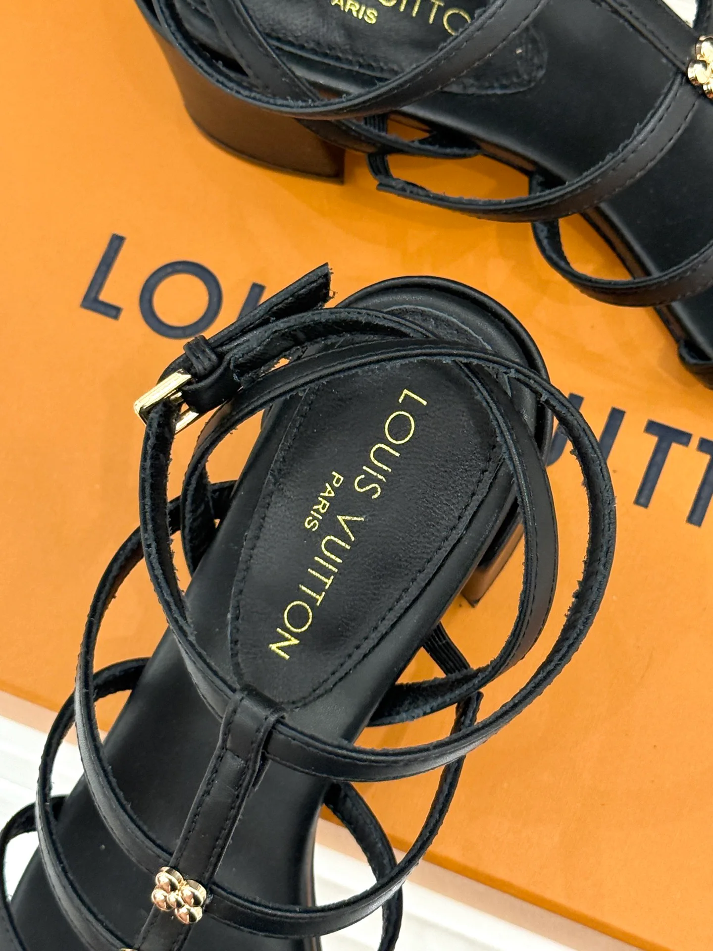 Босоножки Женские Louis Vuitton 17234886