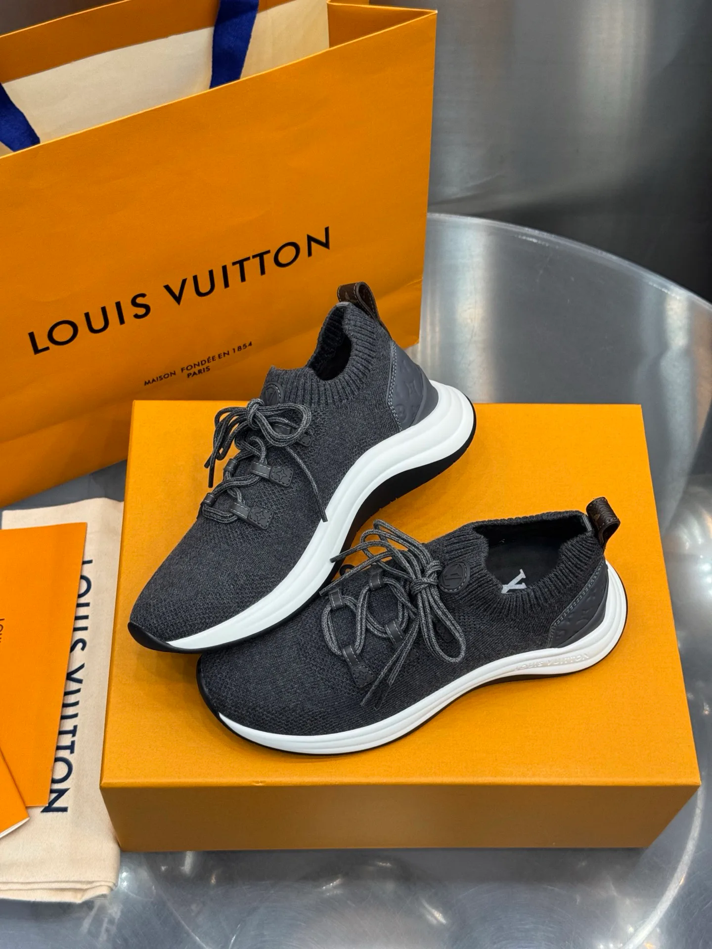Кроссовки Женские Louis Vuitton 18202473
