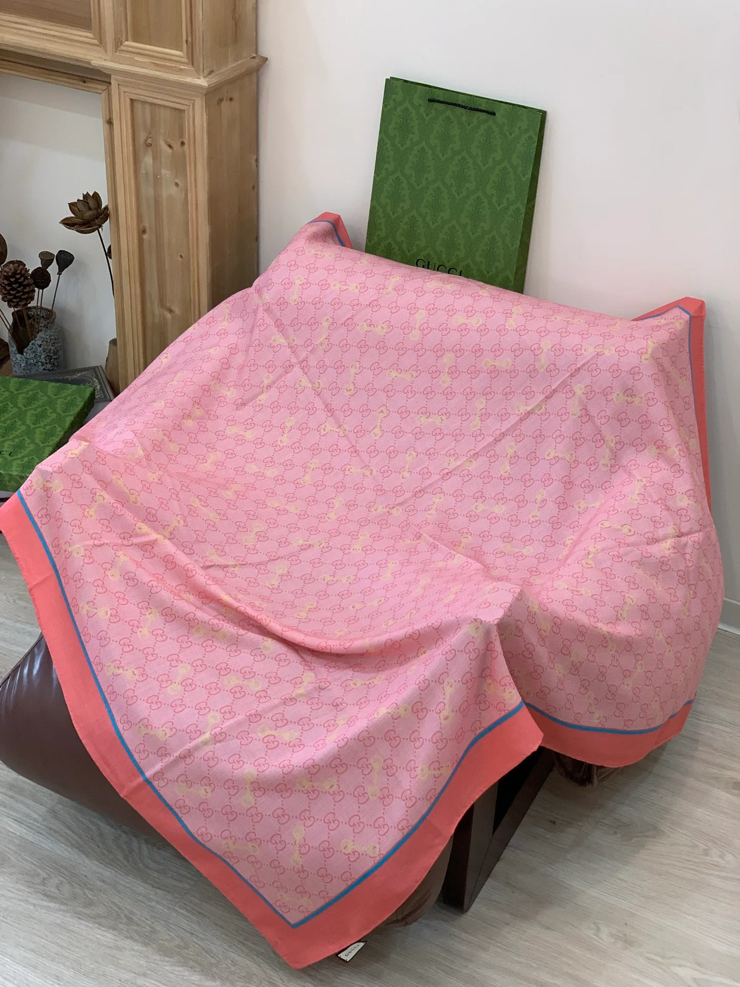 Шарфы Gucci 205984