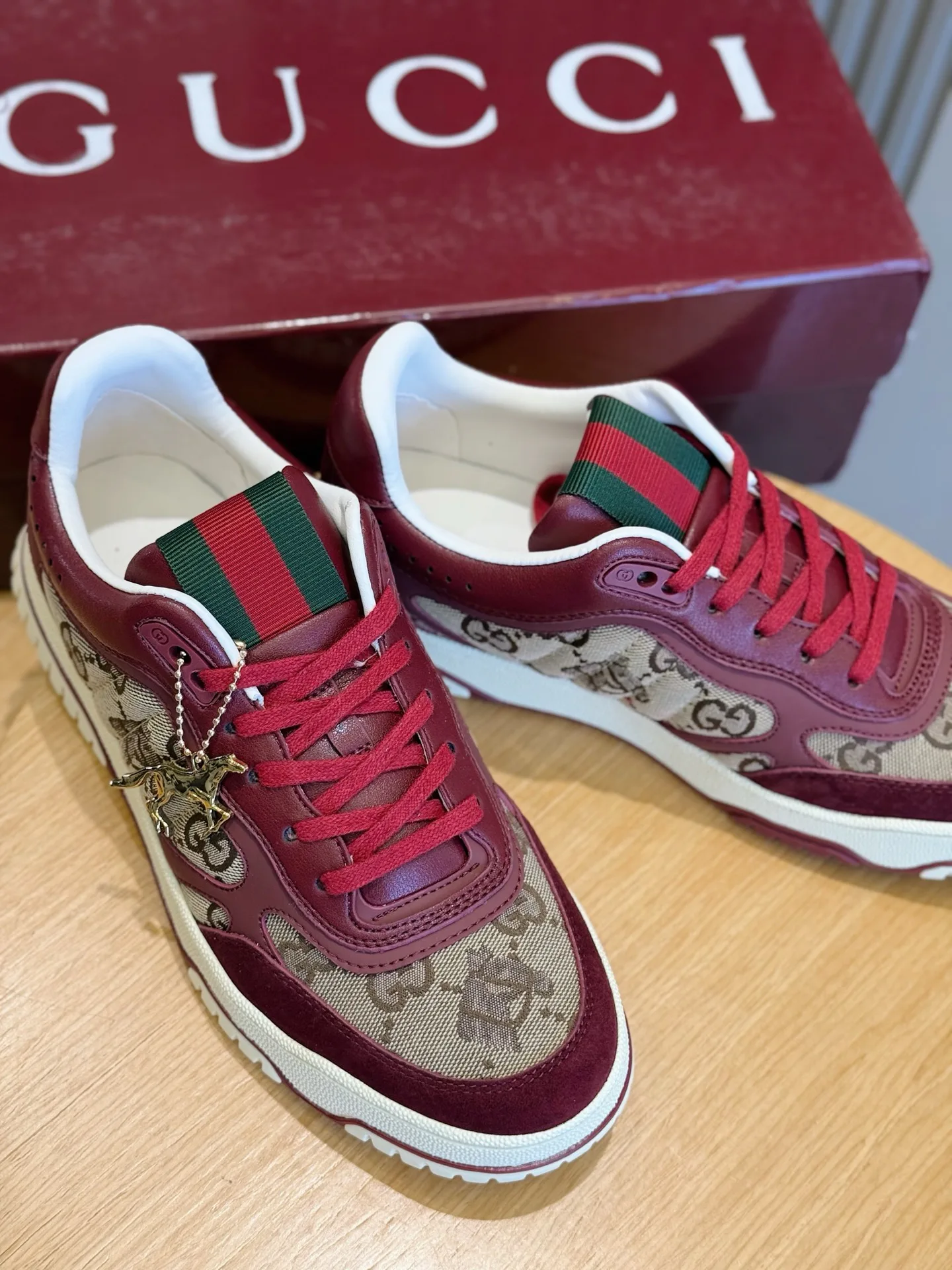 Кроссовки Женские Gucci 10085396