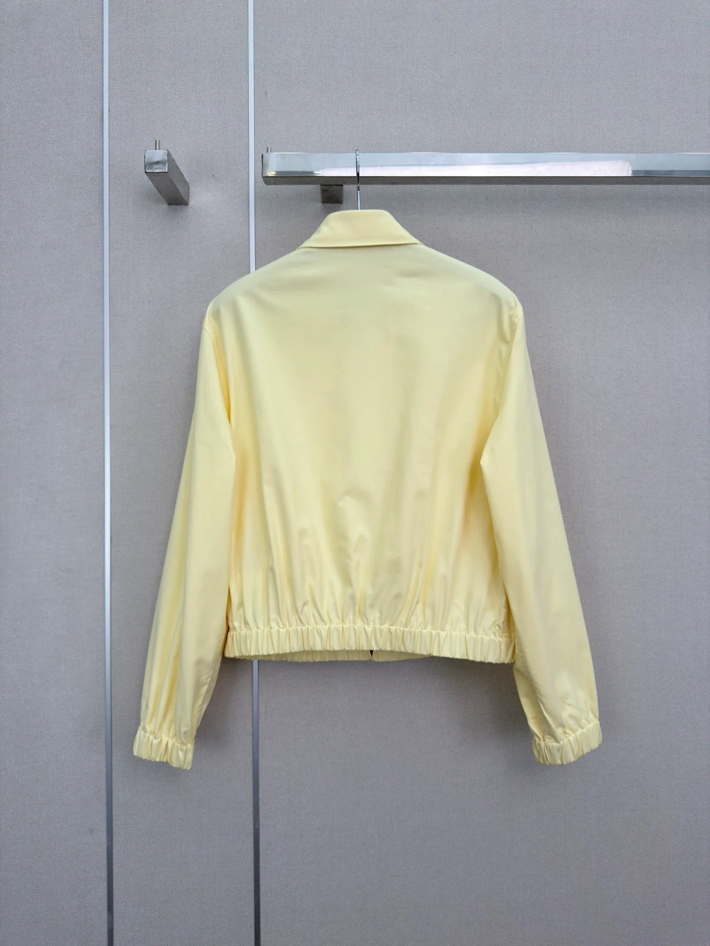 Куртки И Пуховики Женские Prada 18888263
