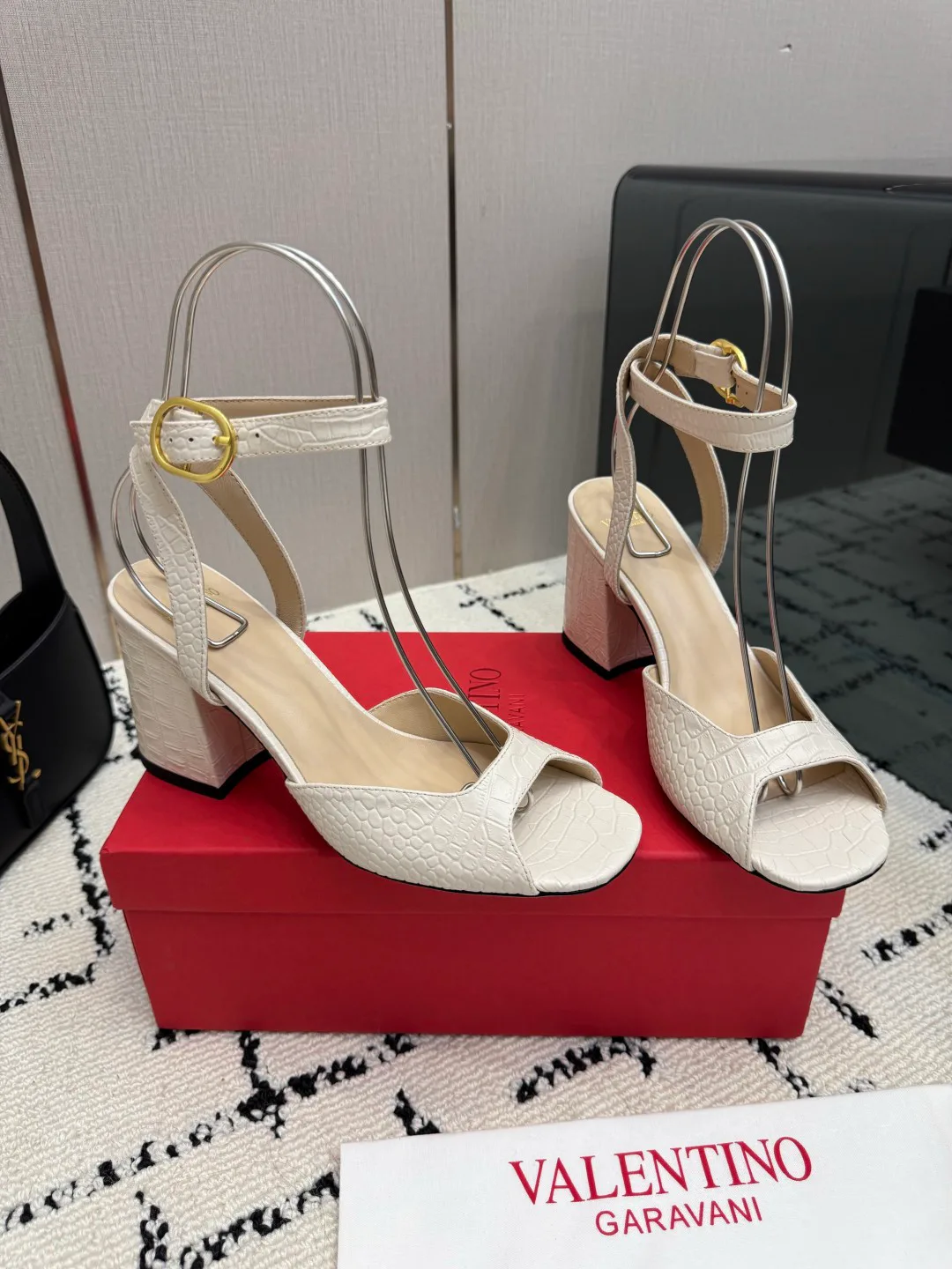 Босоножки Женские Valentino 18048994
