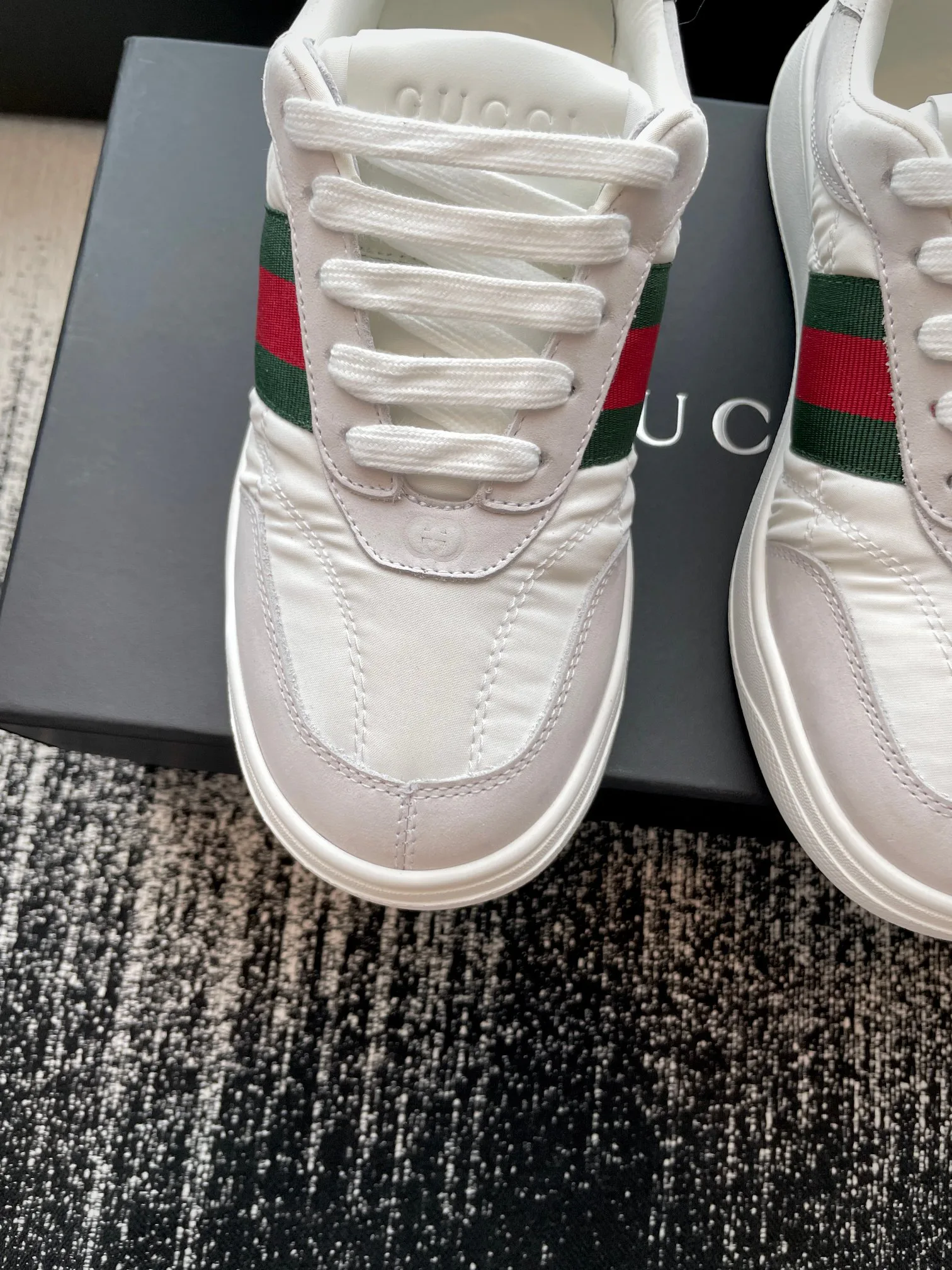 Кроссовки Женские Gucci 18447991