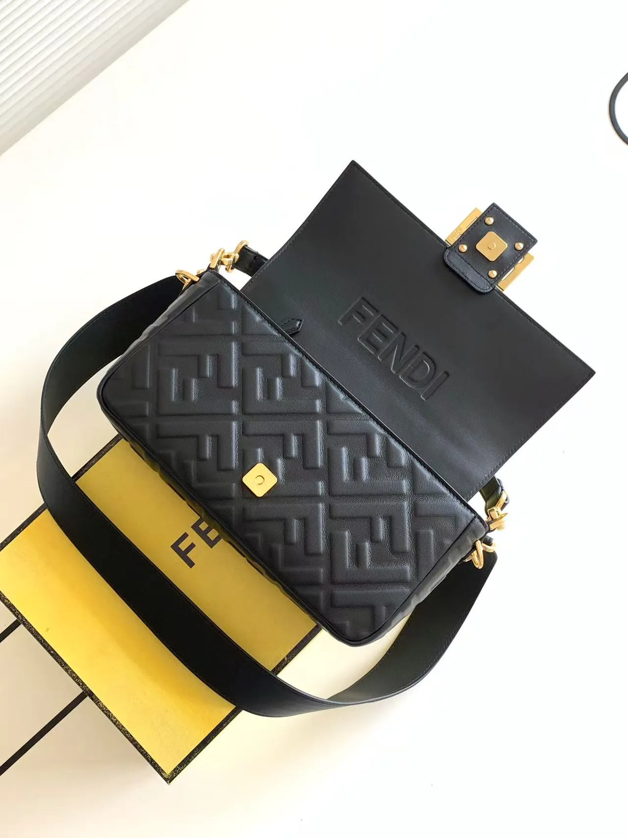 Классические Сумки Женские Fendi 13234575