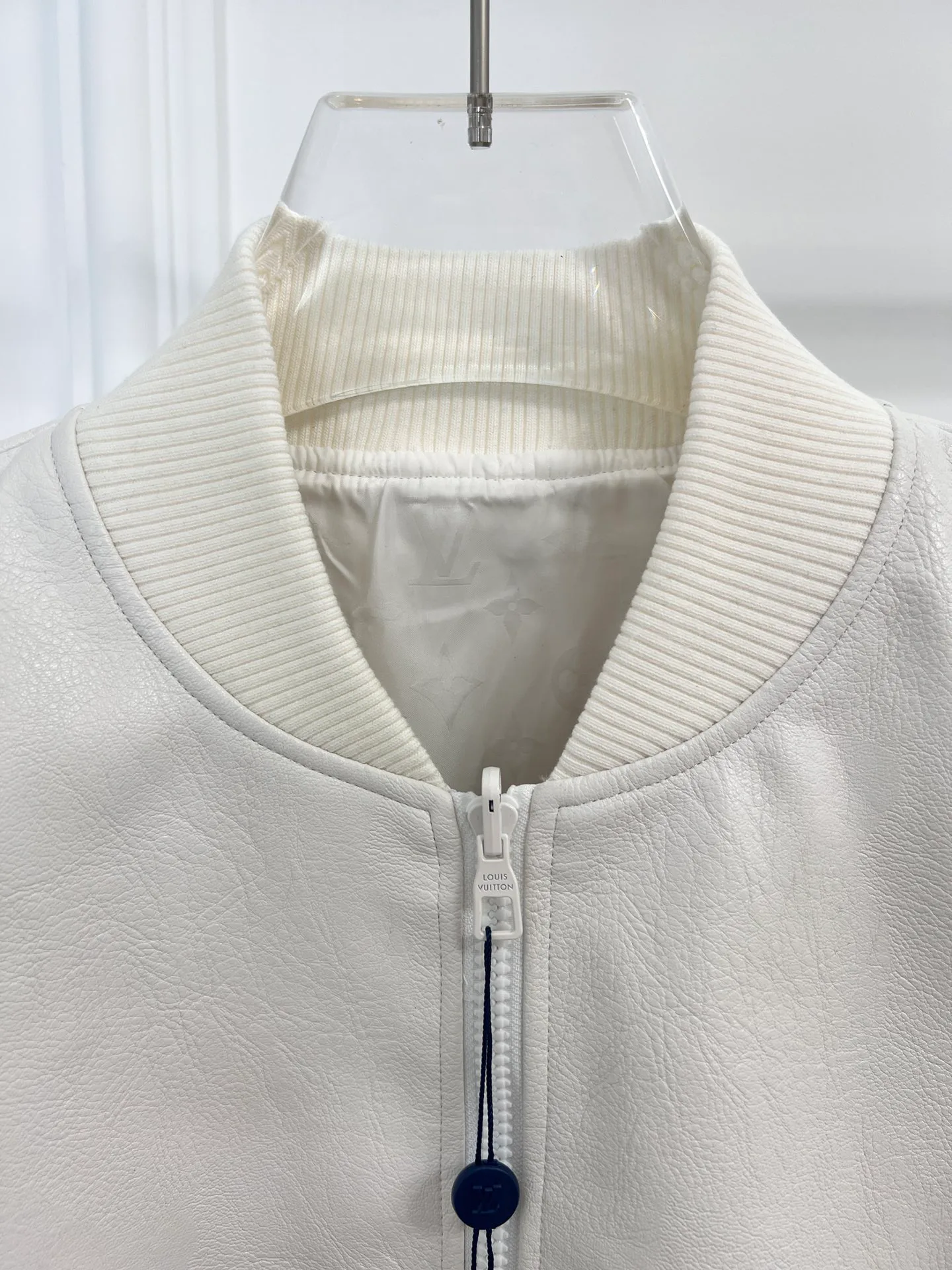Куртки Женские Louis Vuitton Куртки Женские Louis Vuitton