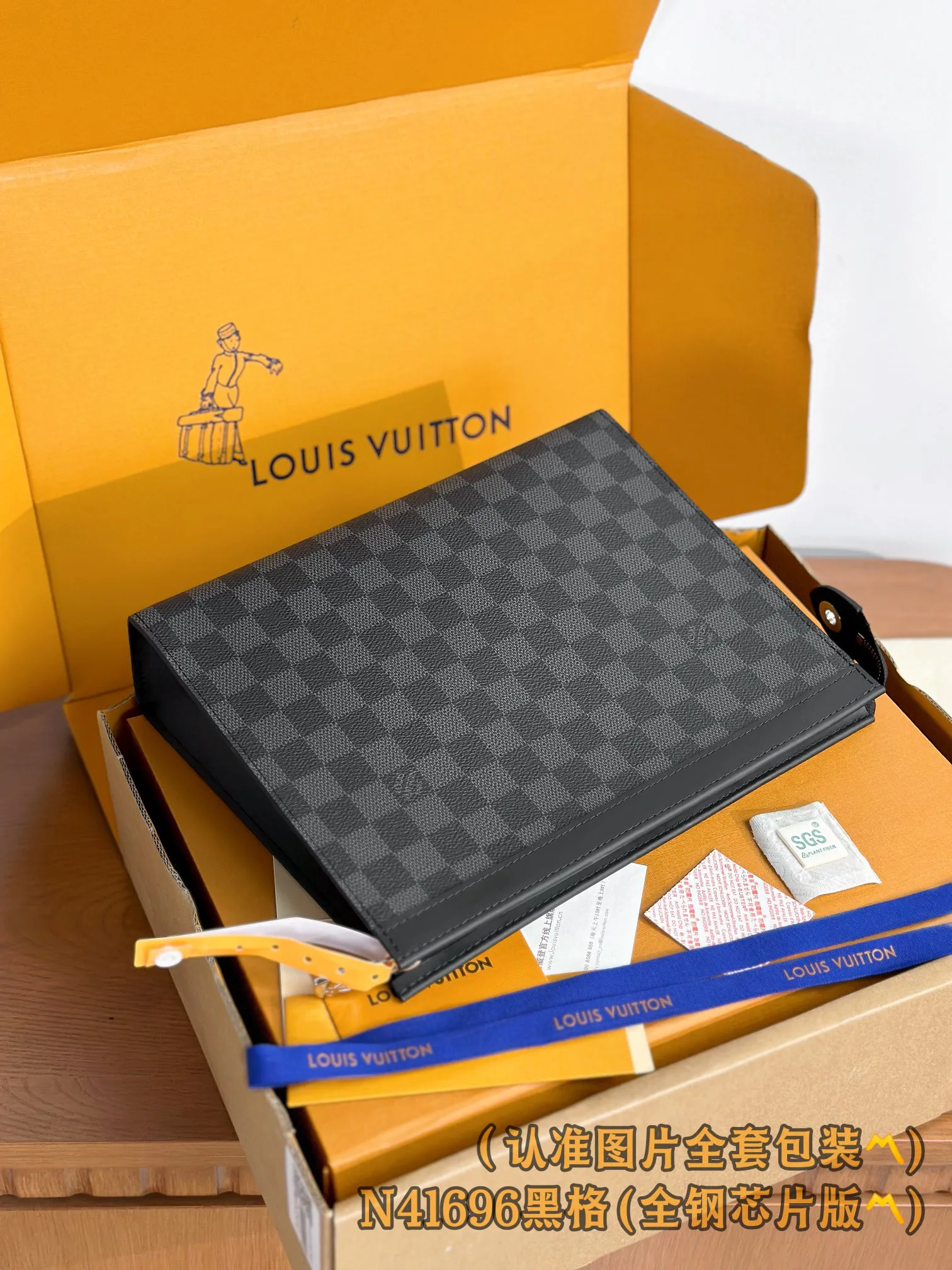 Клатчи Женские Louis Vuitton 18148141