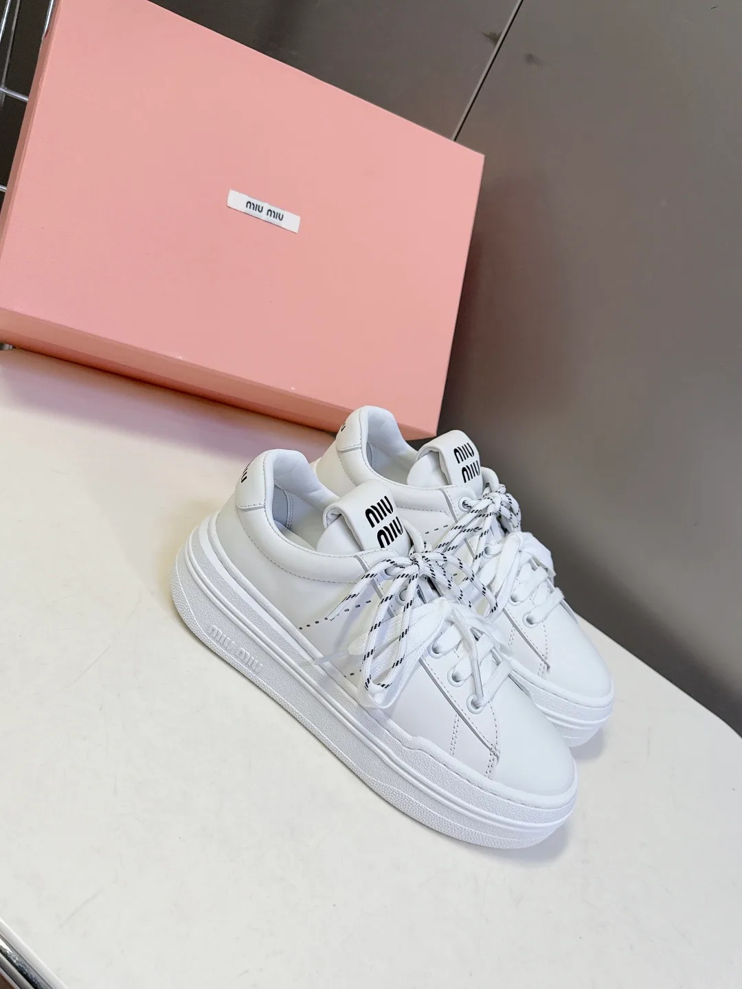 Кроссовки Женские Miu Miu 17589313