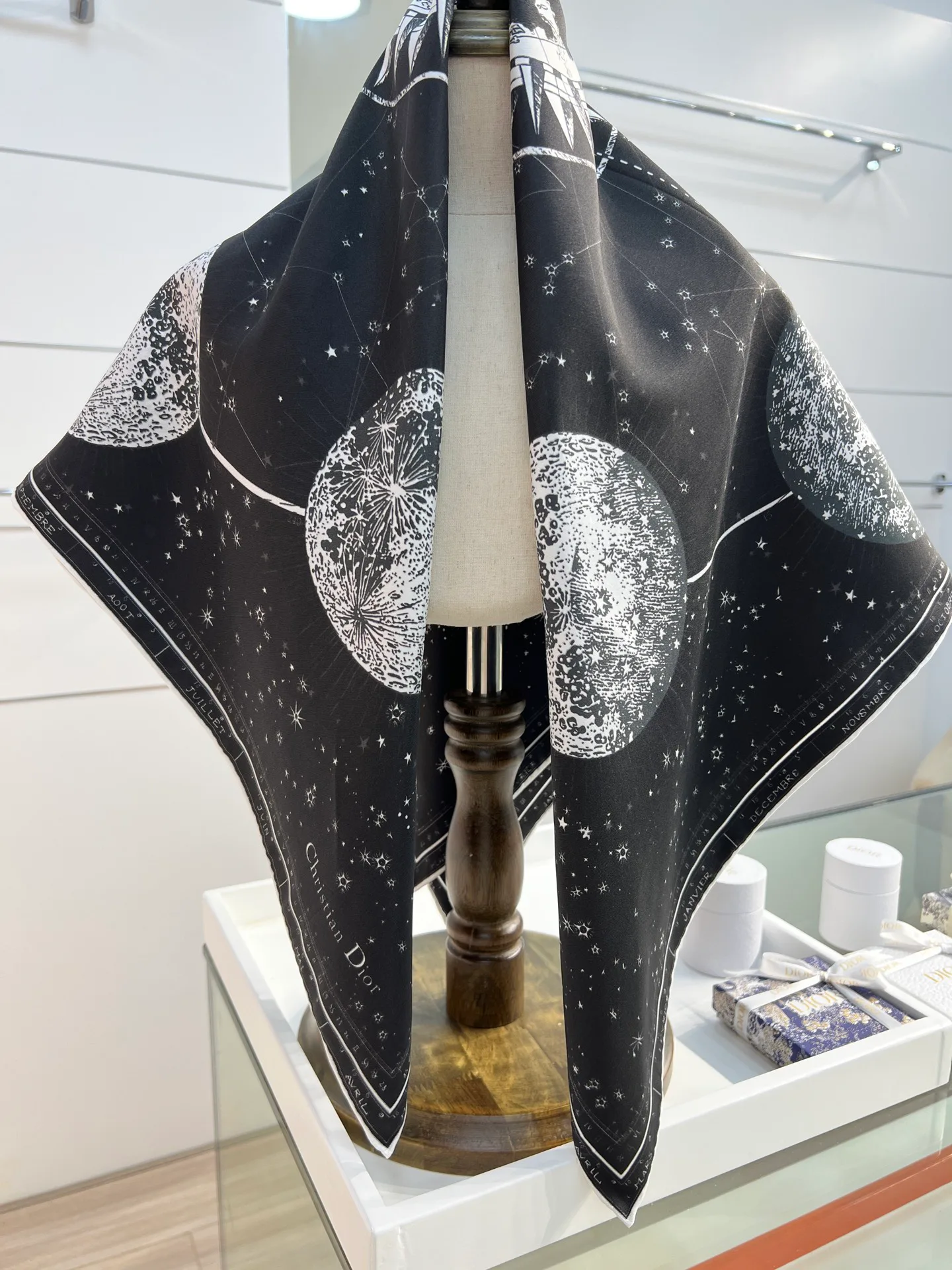 Платки Christian Dior 11882907