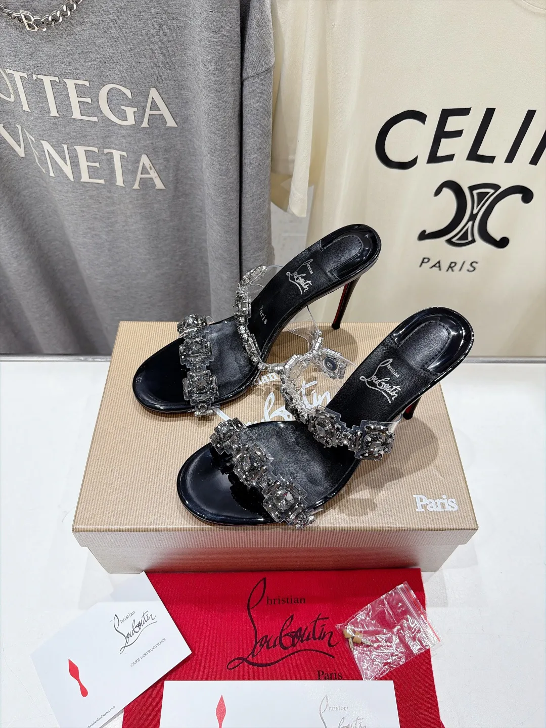 Босоножки Женские Christian Louboutin 19412296