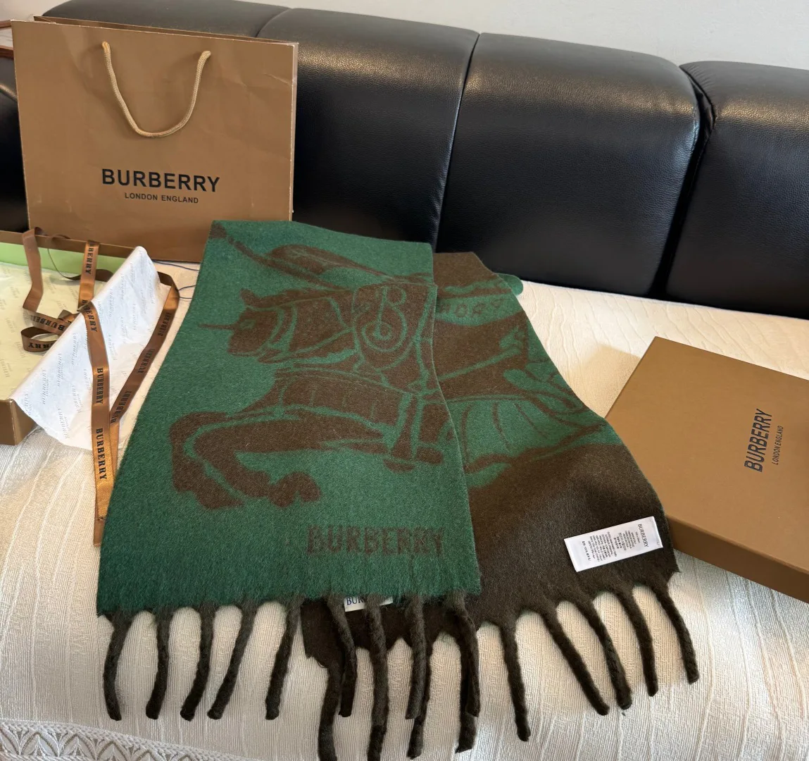 Шарфы Burberry 18449896
