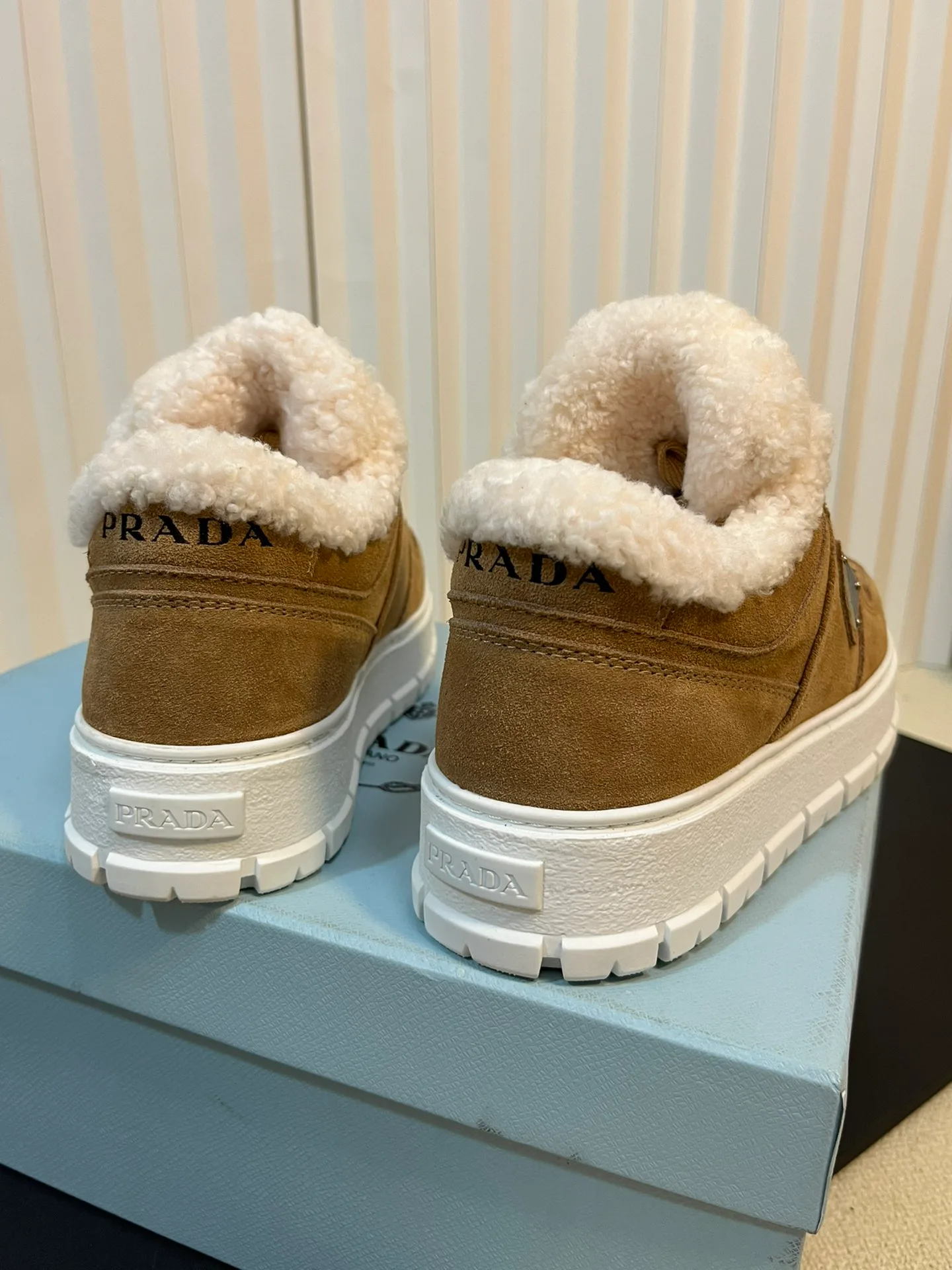 Кроссовки Женские Prada 238266