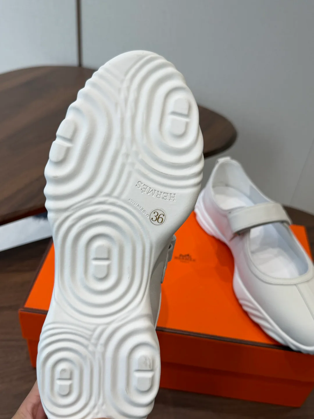 Кроссовки Женские Hermes 18687392