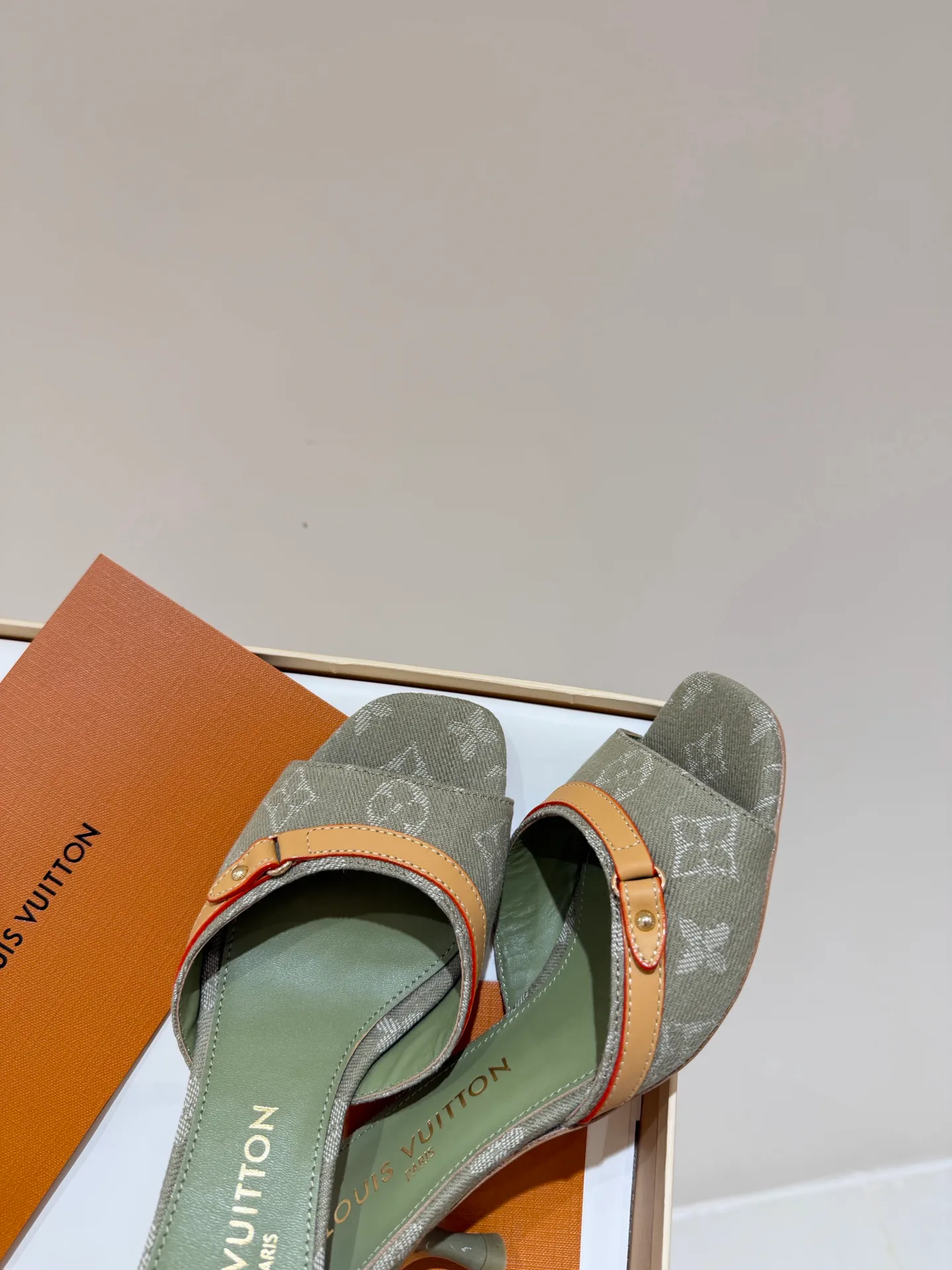 Сандалии Женские Louis Vuitton 11764081