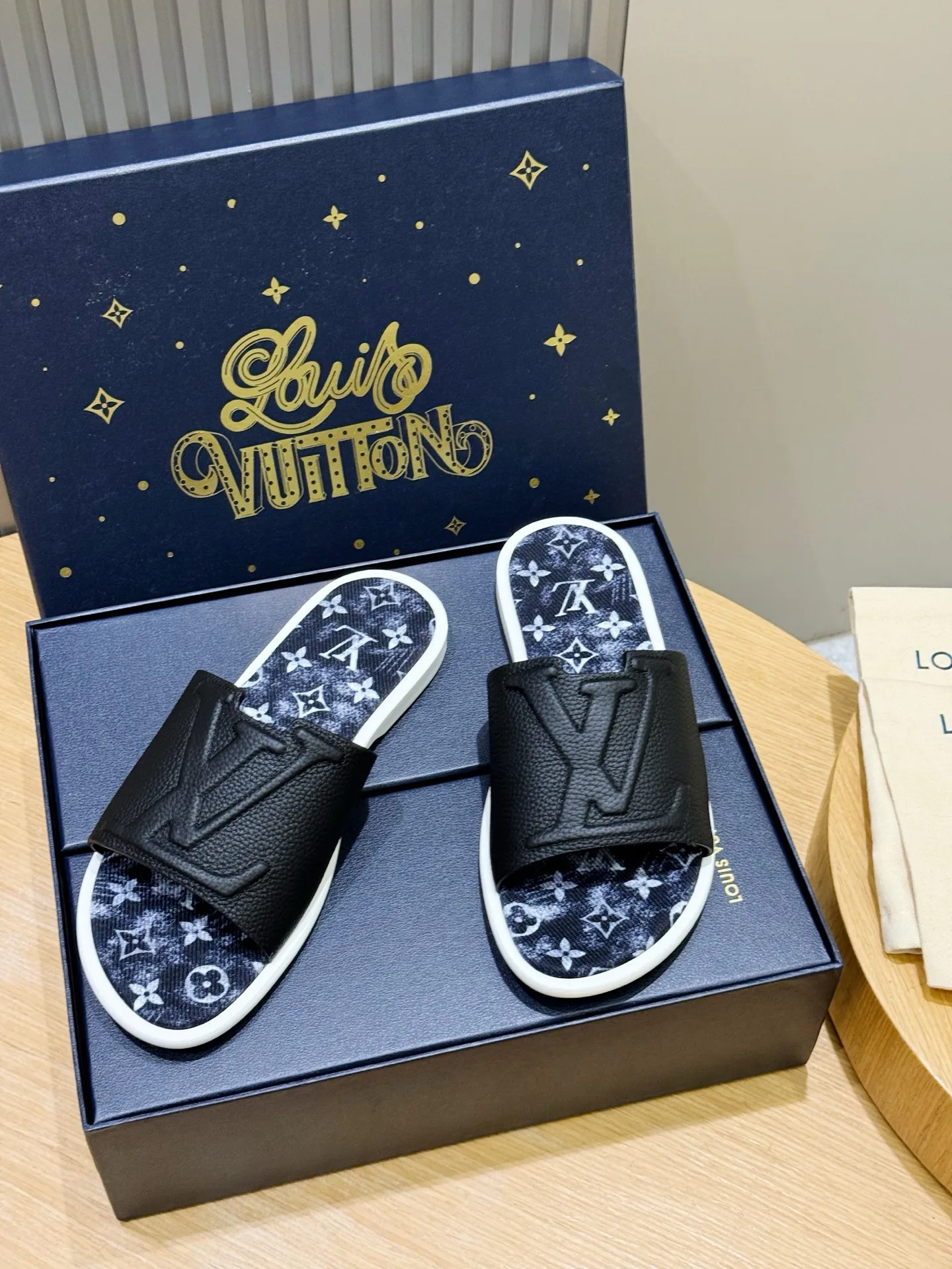 Шлепанцы Мужские Louis Vuitton 17342961