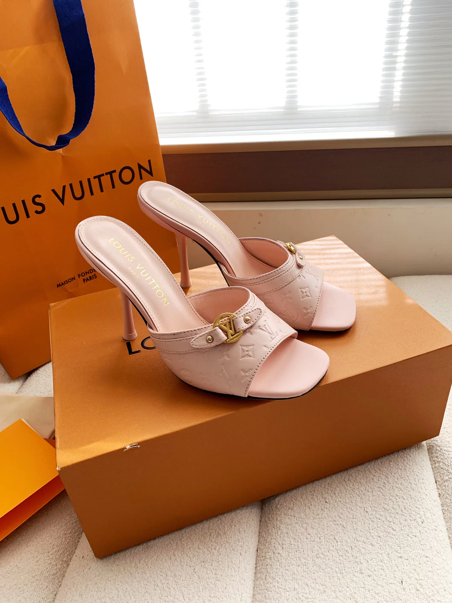 Босоножки Женские Louis Vuitton 10461969