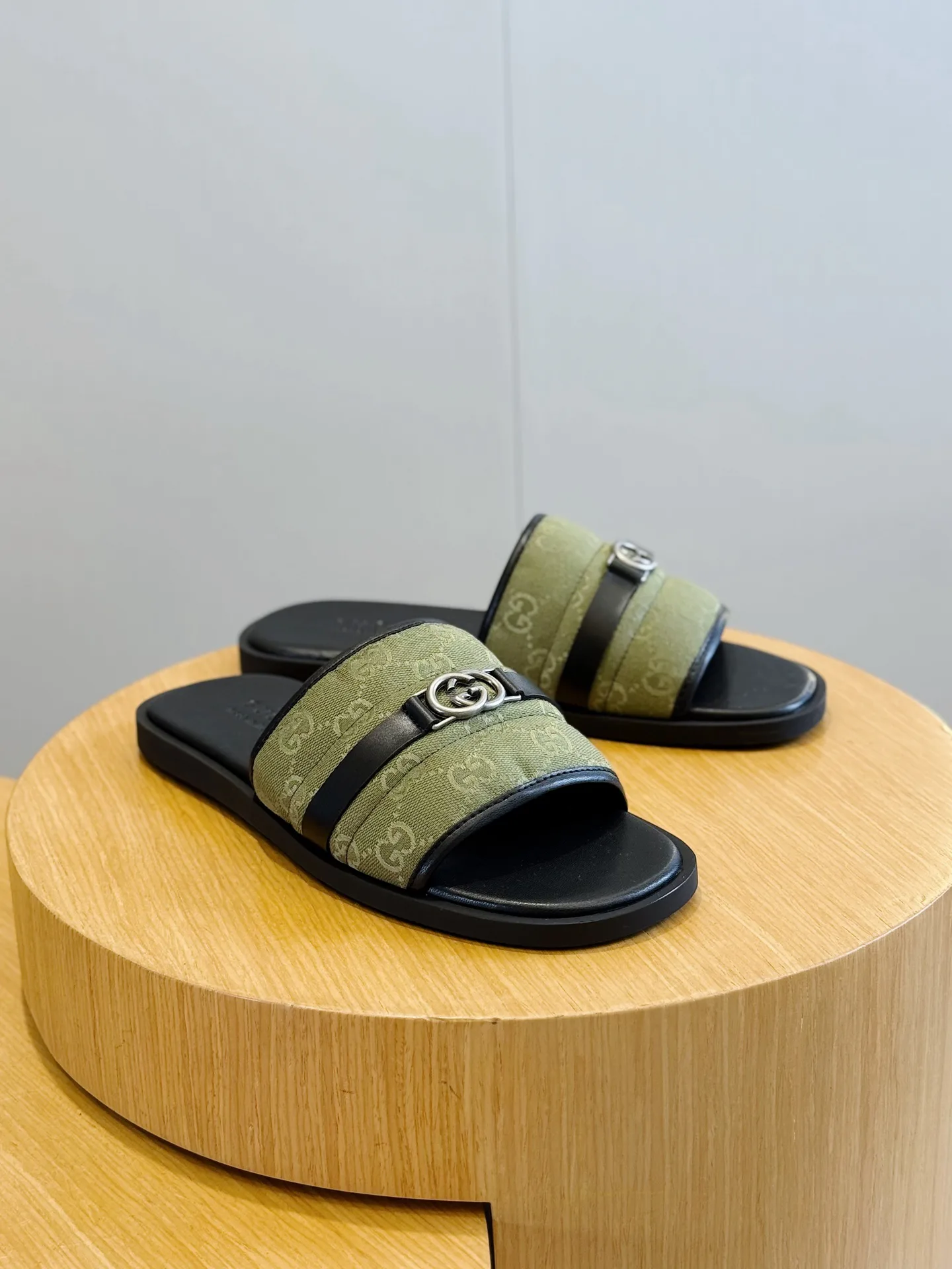 Шлепанцы Мужские Gucci 17349632