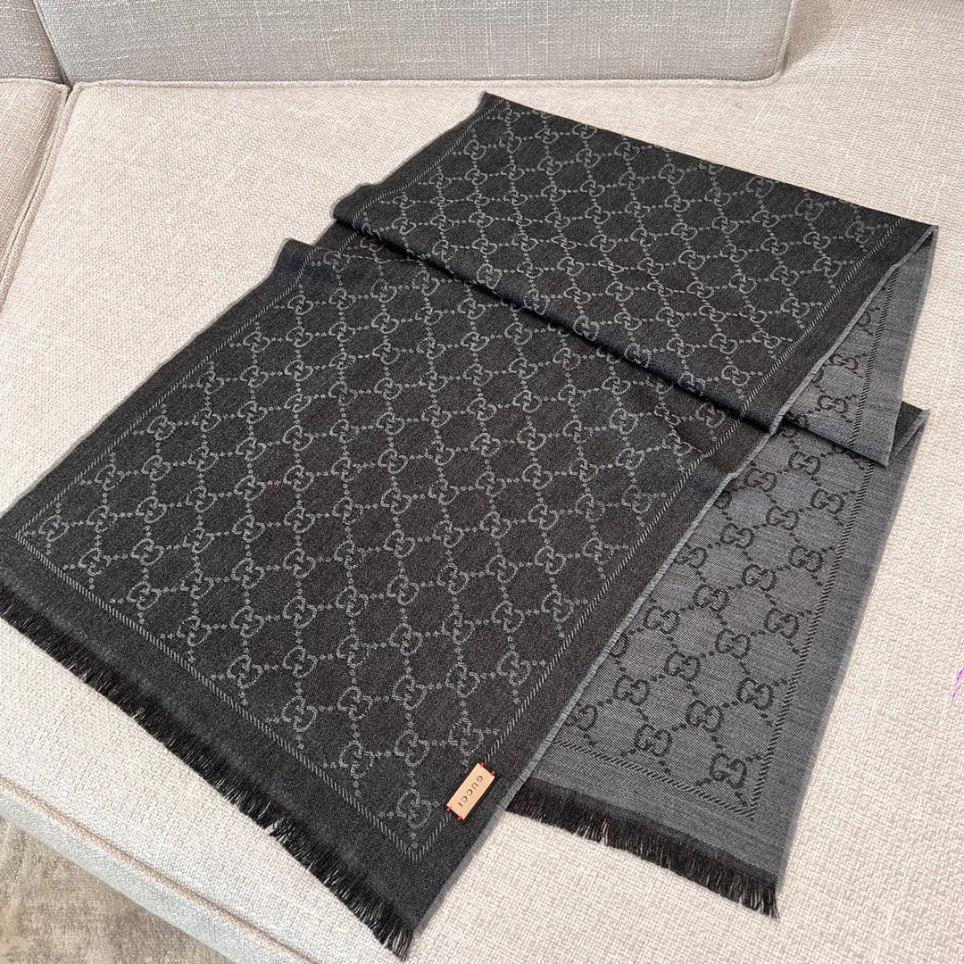 Шарфы Gucci 18663959