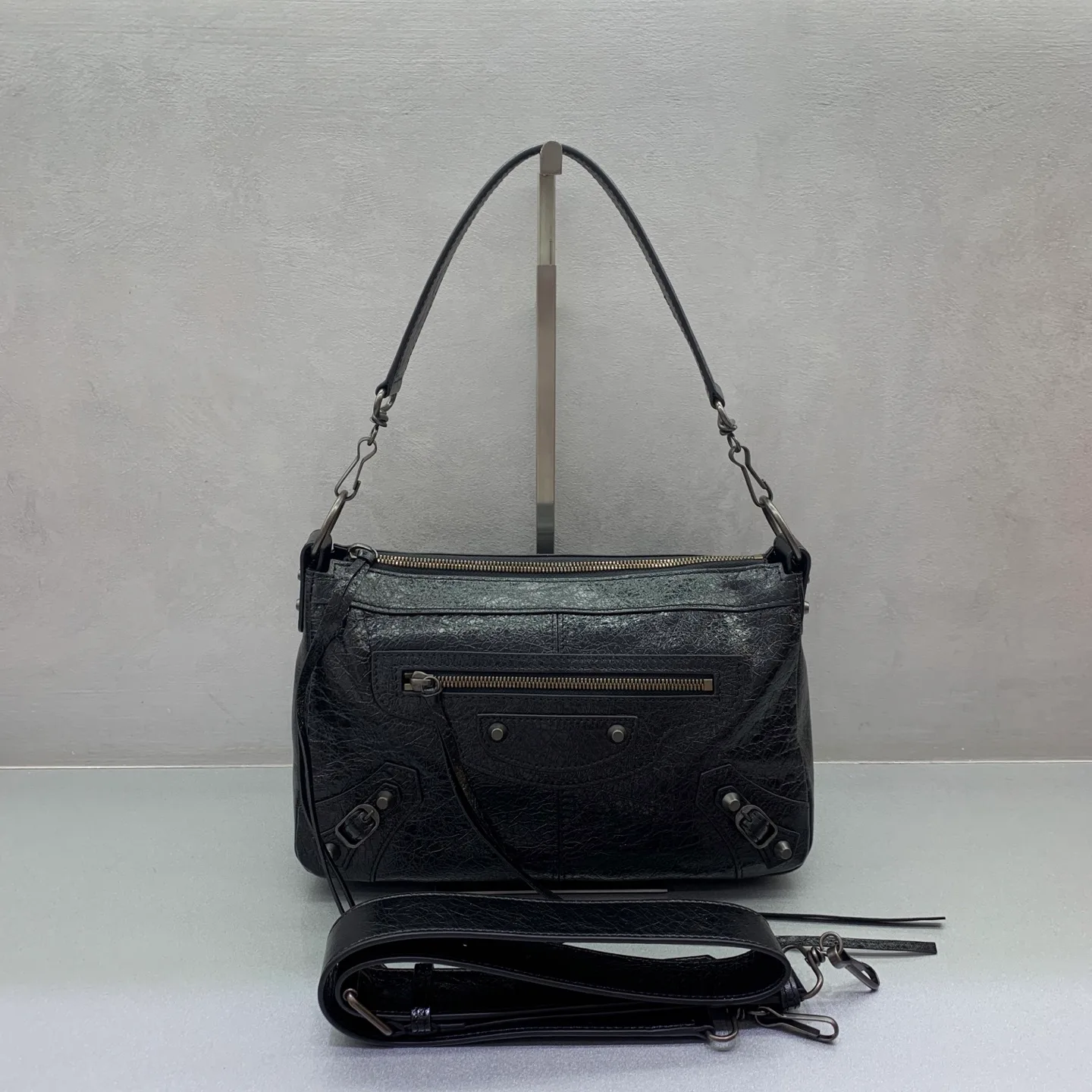 Сумки На Ремне Женские Balenciaga 17419149