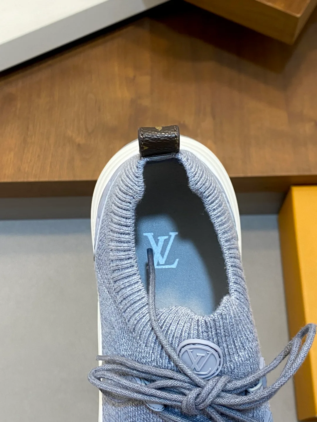 Кроссовки Женские Louis Vuitton 19054467