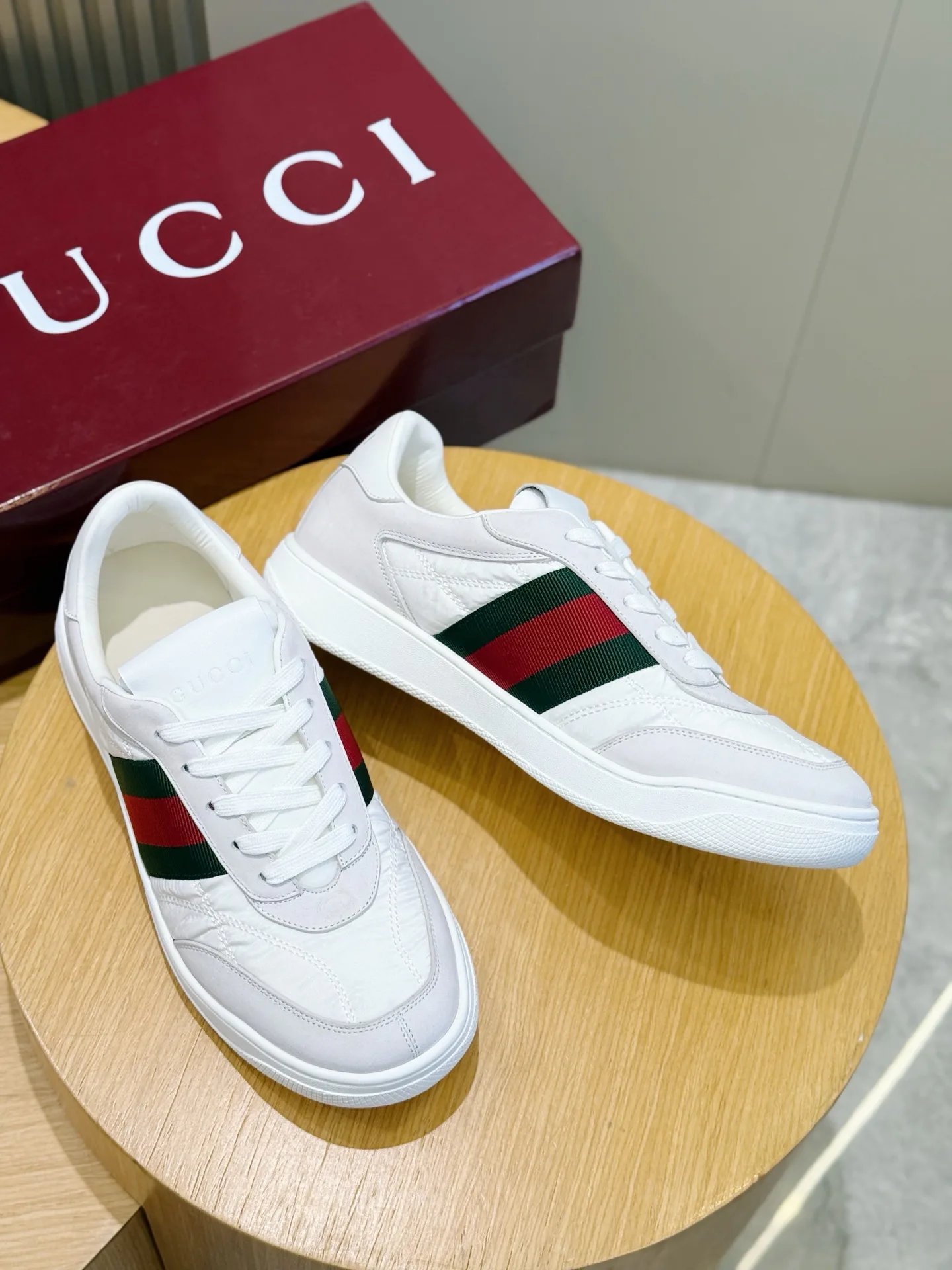Кроссовки Женские Gucci 18100919