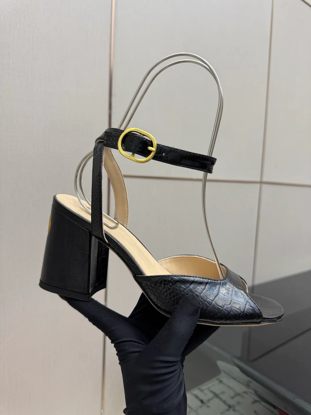 Босоножки Женские Valentino 18048997
