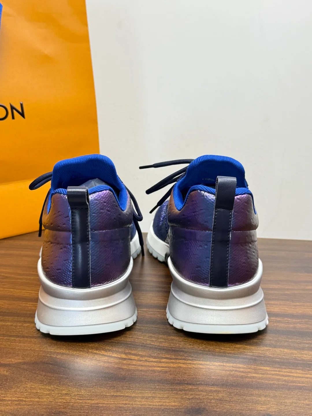 Кроссовки Мужские Louis Vuitton 19716406