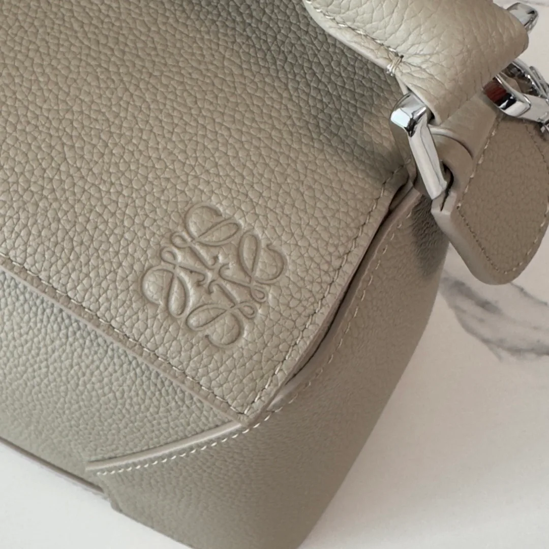 Классические Сумки Женские Loewe 13401795