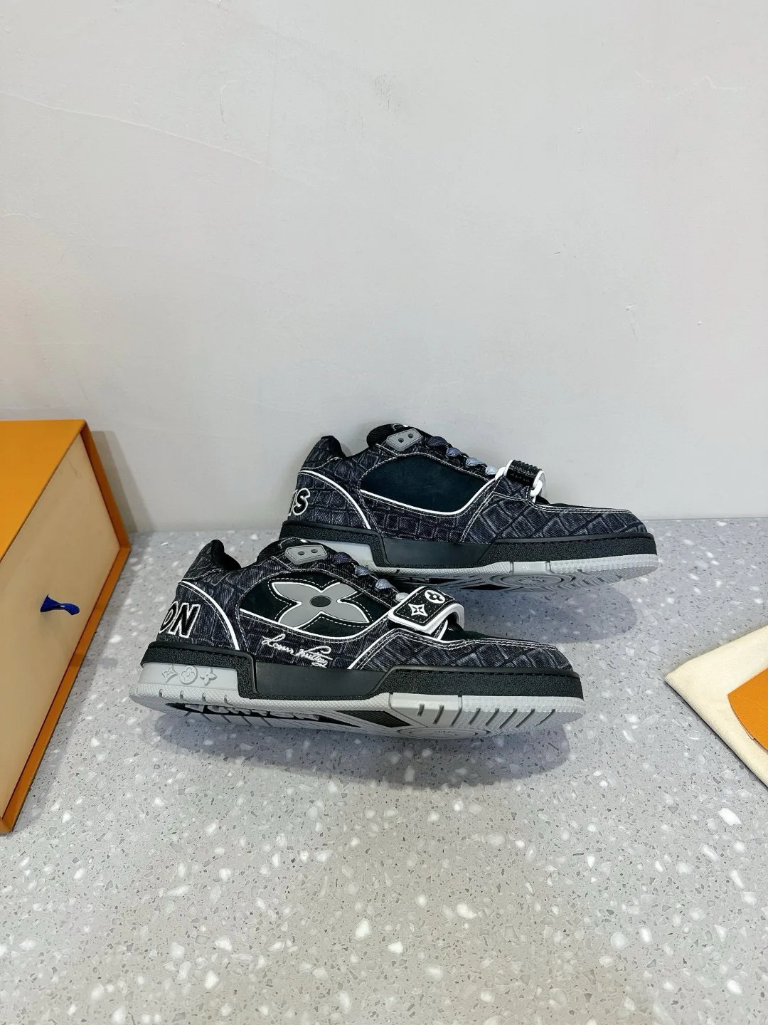 Кроссовки Женские Louis Vuitton 155208