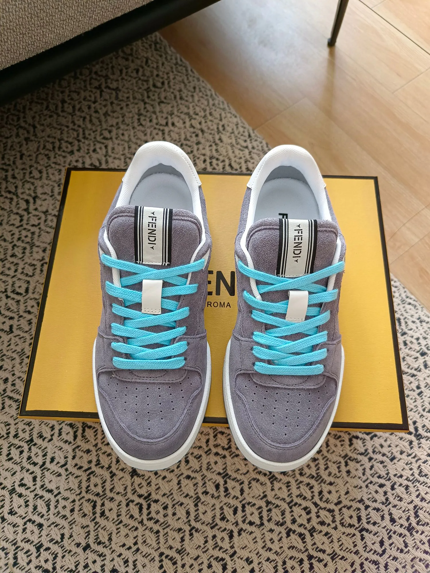Кроссовки Женские Fendi 18425930
