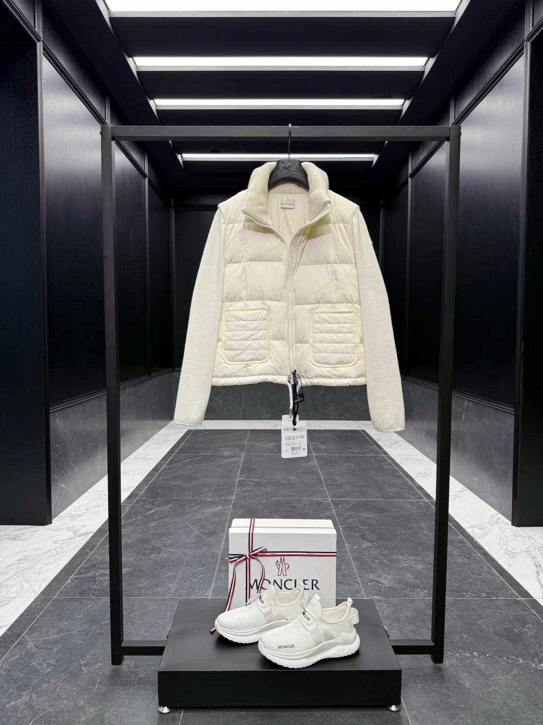 Куртки И Пуховики Женские Moncler 19572758