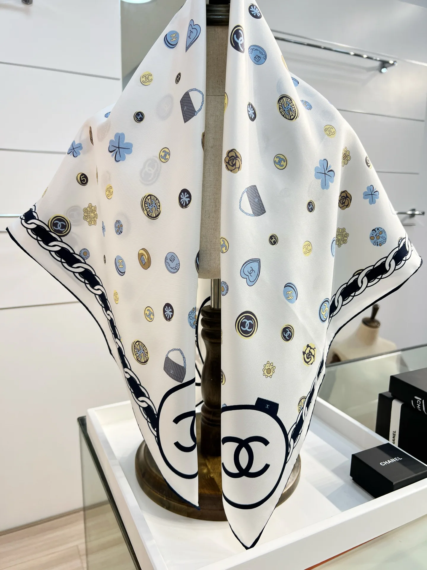 Платки Chanel 1883220