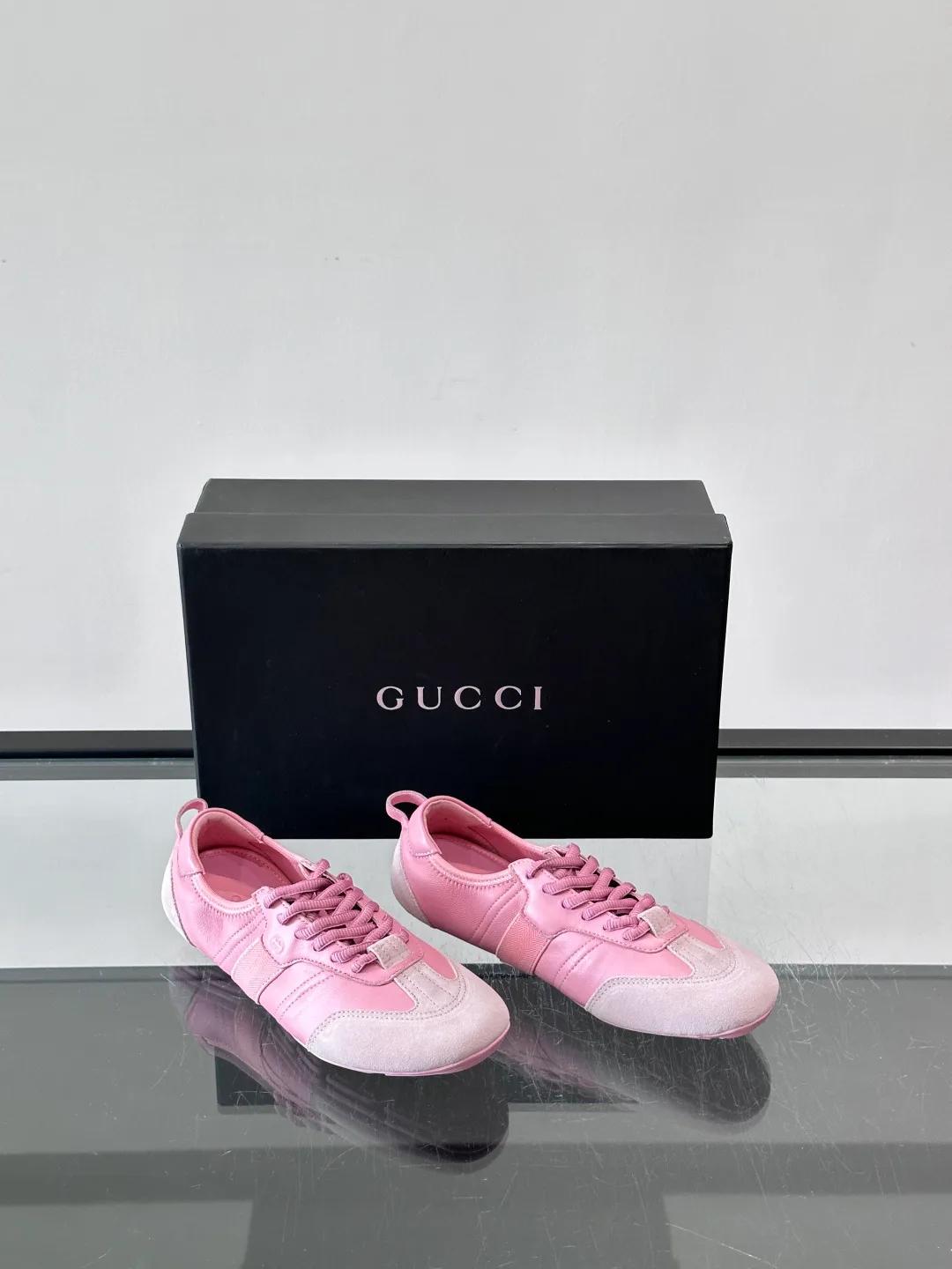 Кроссовки Женские Gucci 17689239