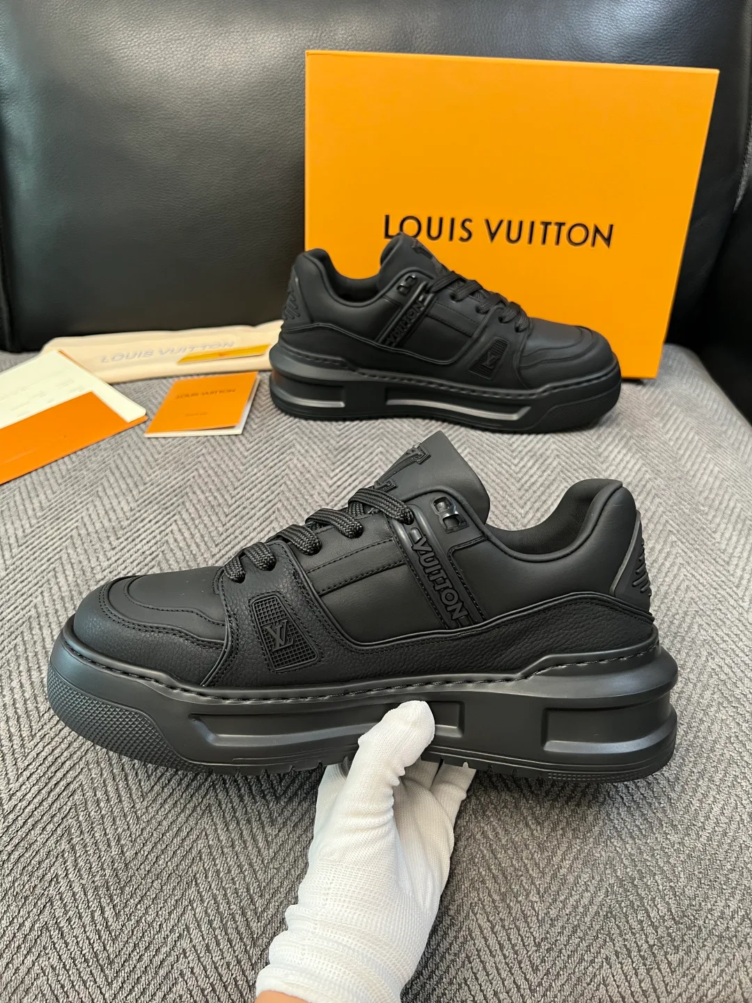 Кроссовки Мужские Louis Vuitton 18824478