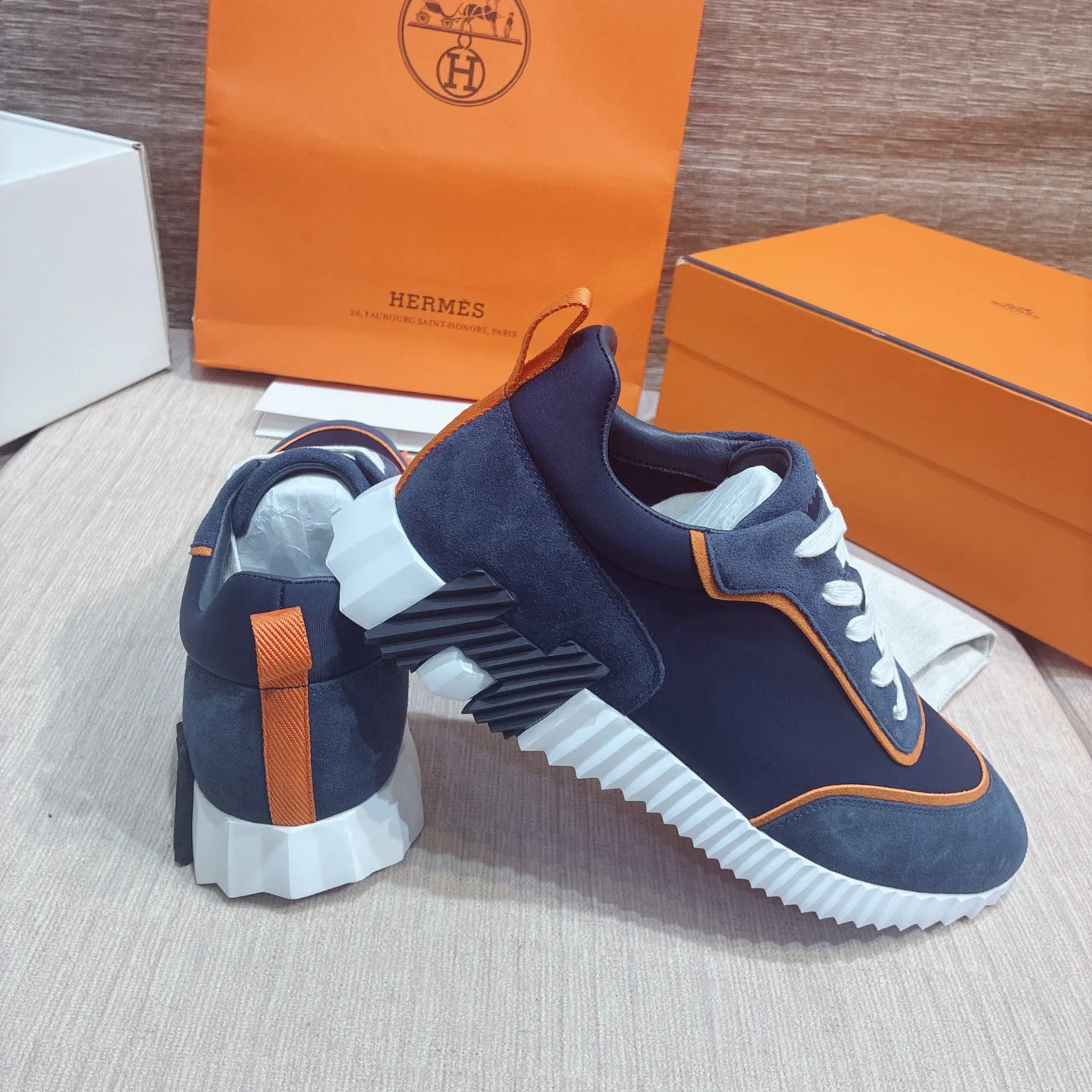 Кроссовки Женские Hermes 17977063