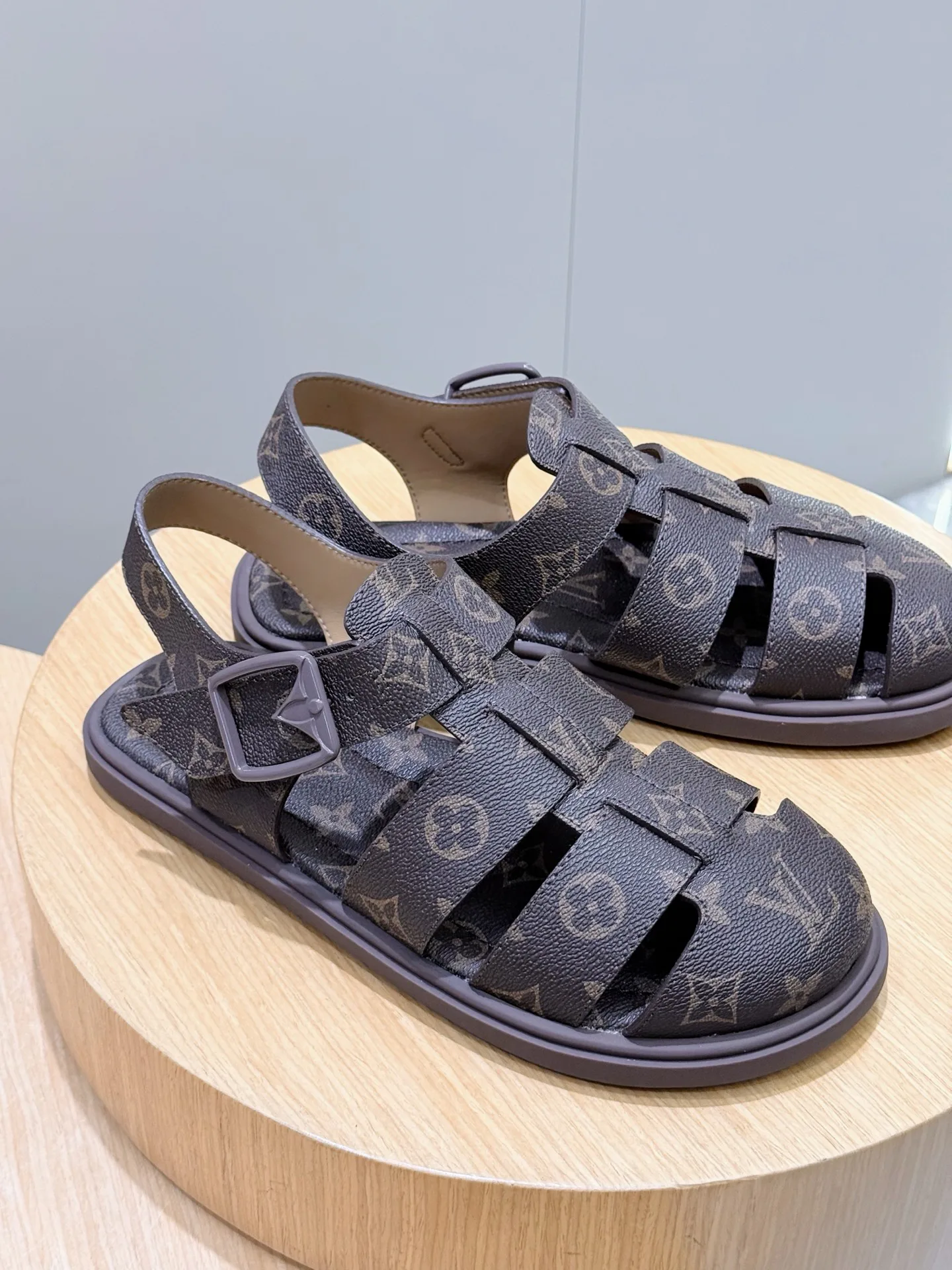 Сандалии Мужские Louis Vuitton 11692642